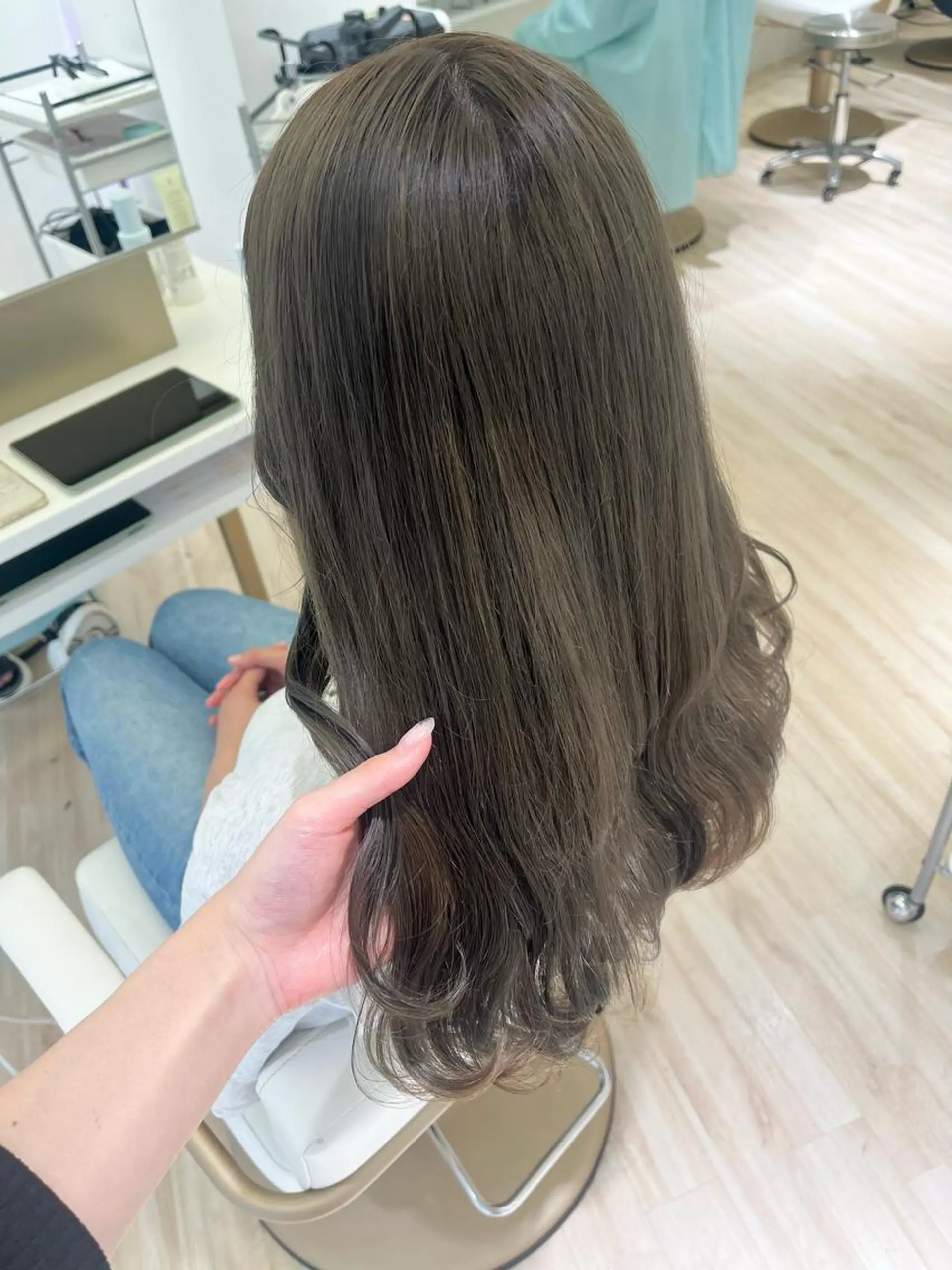 ロング カラー ブリーチ GOODDAY ヘアサロンのヘアスタイル