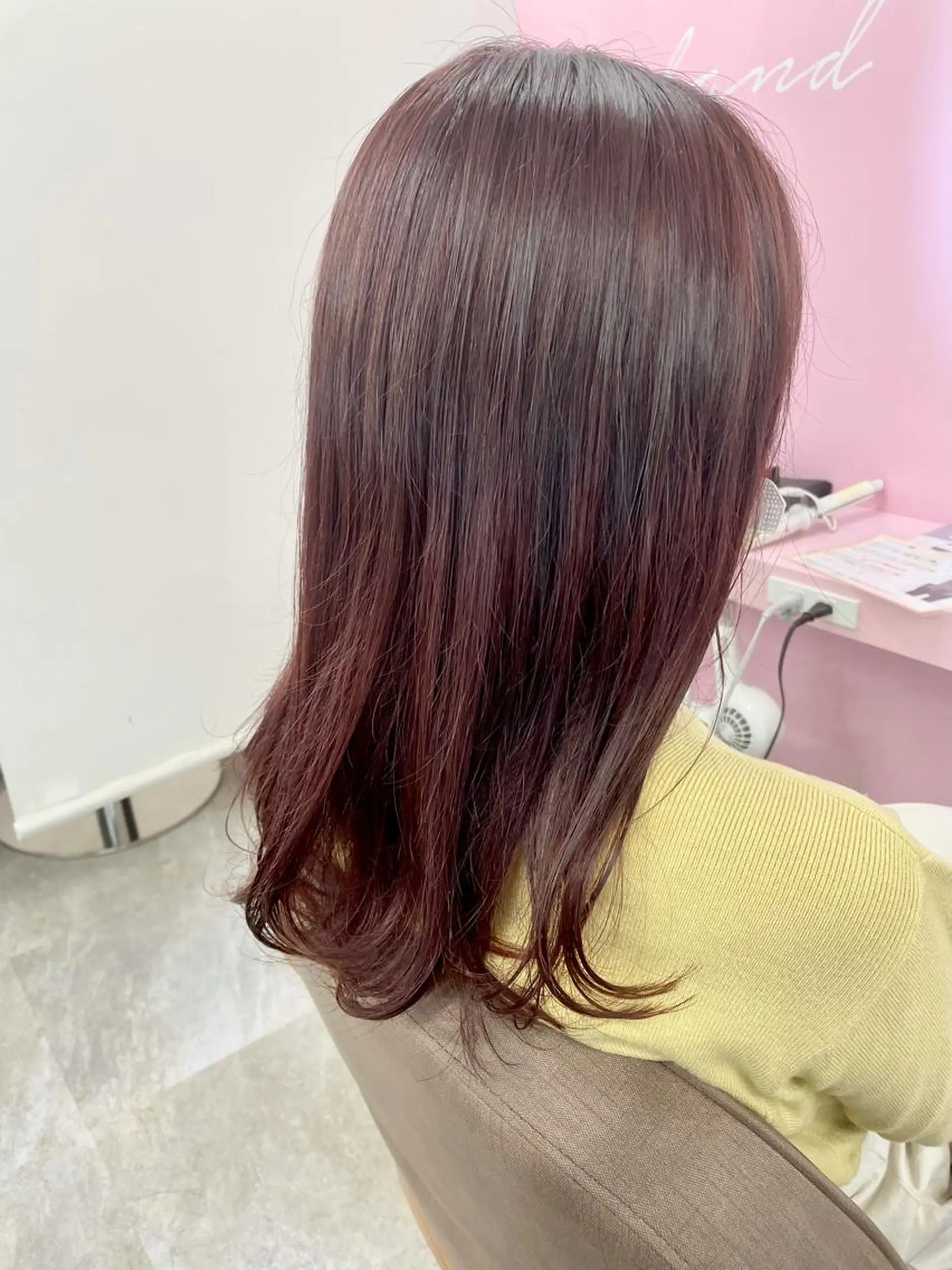 ミディアム カラー 肌に馴染む暗髪 梅田・増田のヘアスタイル