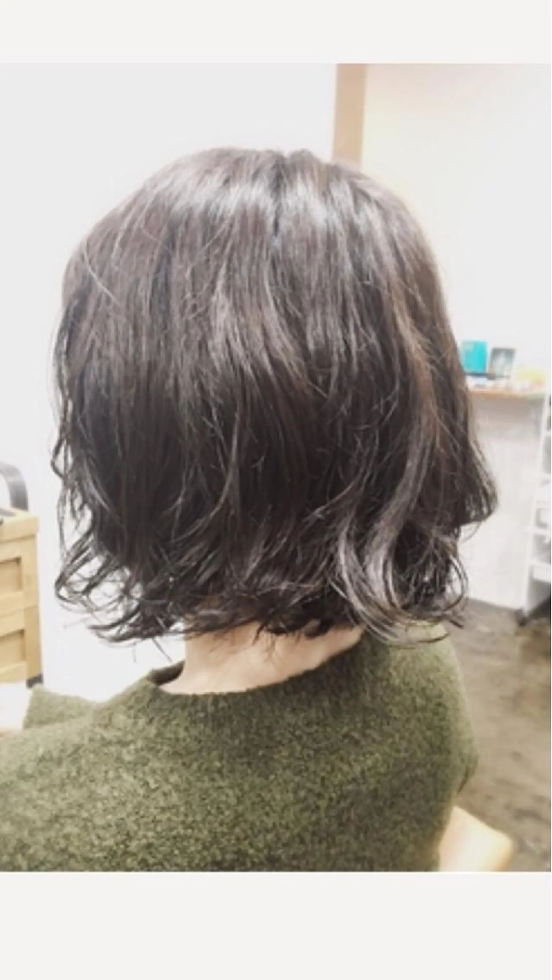 ショート カラー パーマ ダークグレー 外ハネヘア 米澤 篤志のヘアスタイル