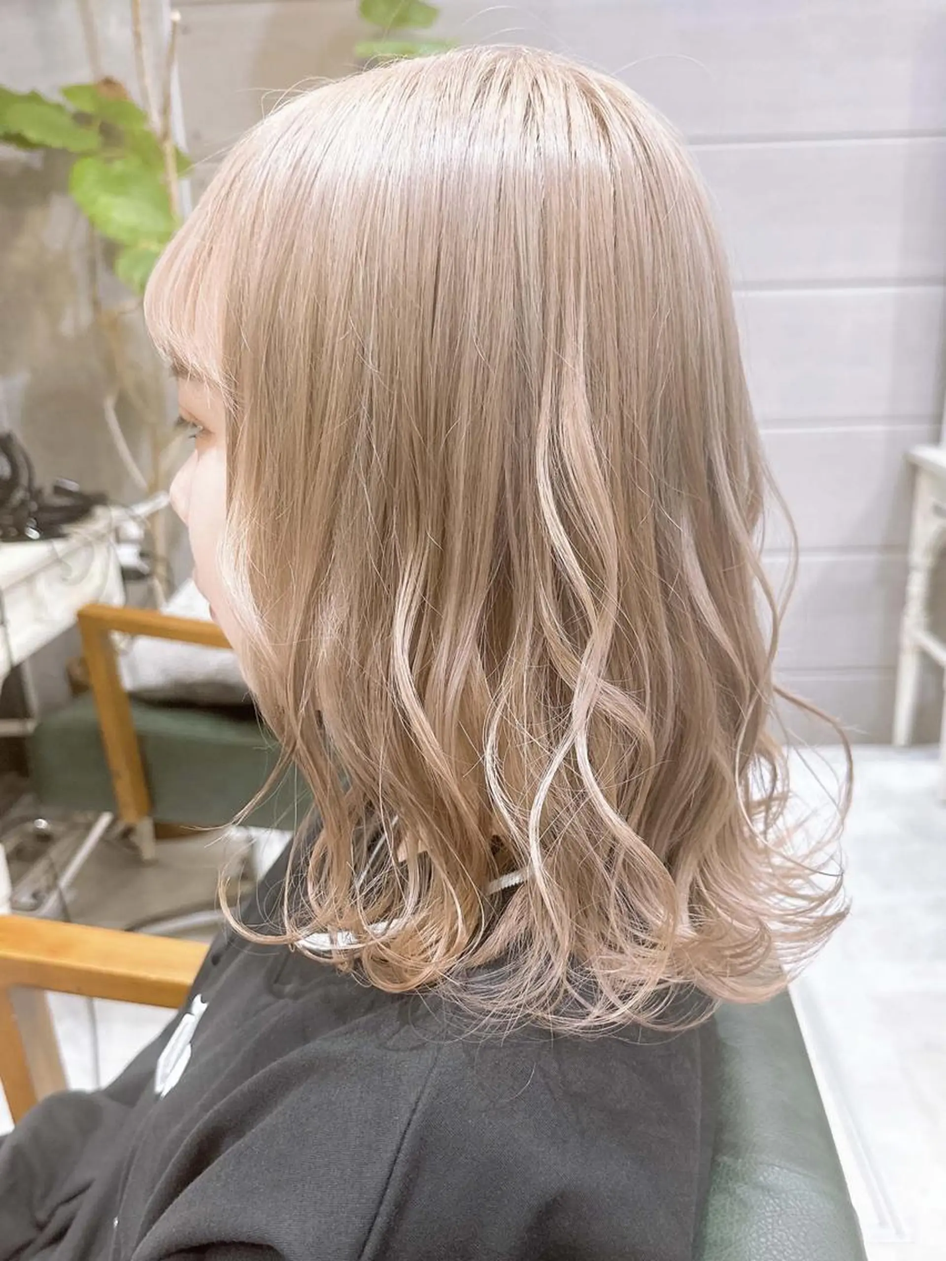 ミディアム カラー ヘアアレンジ ブリーチ ケアブリーチ 透明感カラー デザインカラー ハイトーンカラー Days 透明感カラーのヘアスタイル