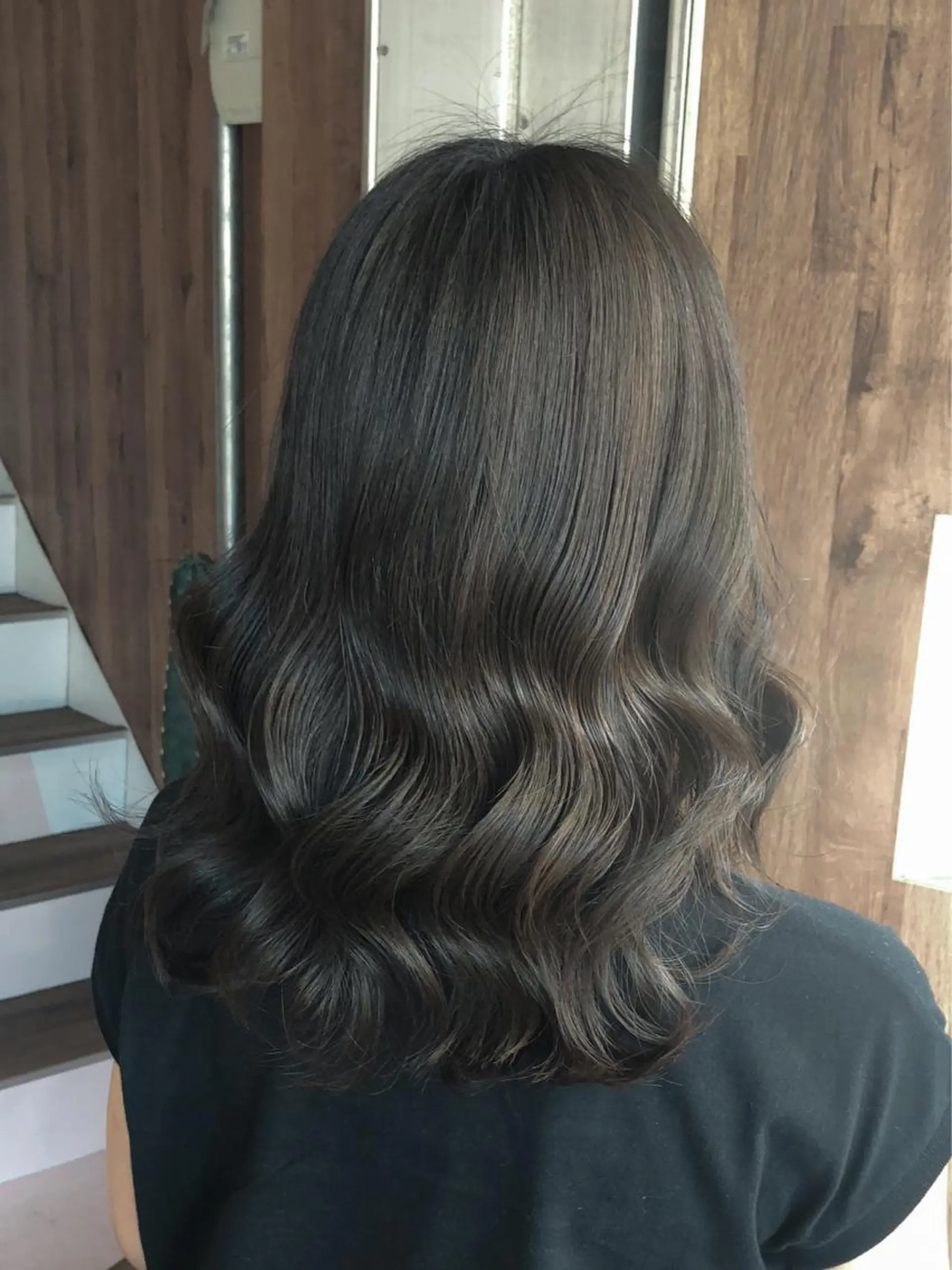 セミロング カラー カット ヘアカラー トリートメント 関 彩花のヘアスタイル