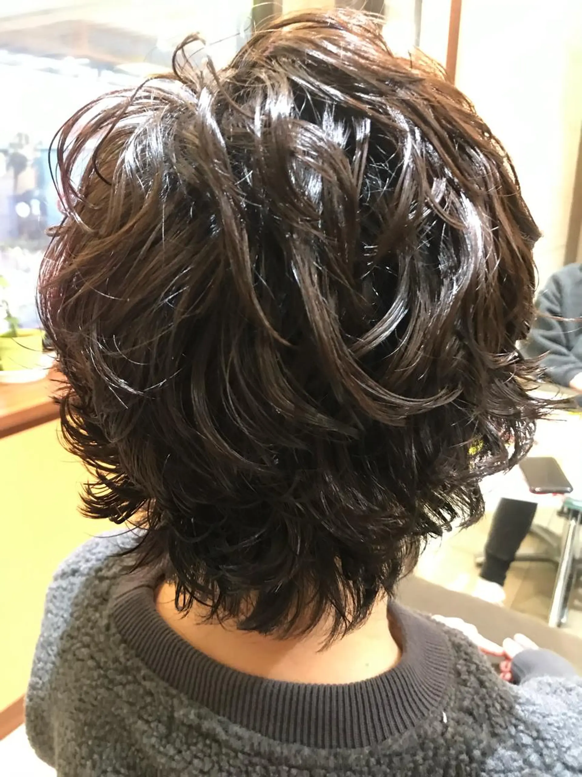 ショート パーマ メンズ 峯村 亜希のヘアスタイル