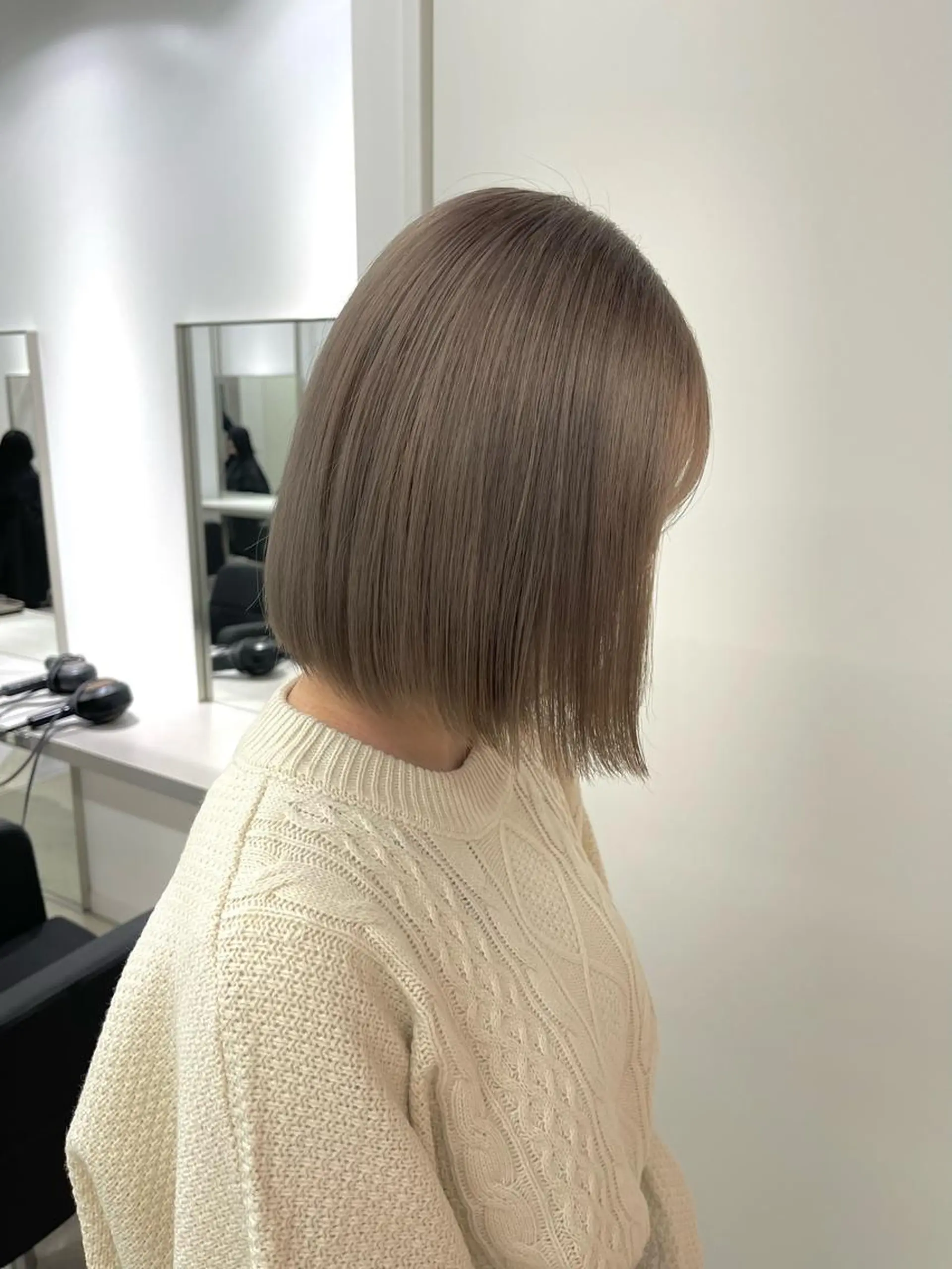 ショート カラー ベージュカラー ミルクティーベージュ 店長　MANAMI ／ブリーチ／骨格ボブのヘアスタイル