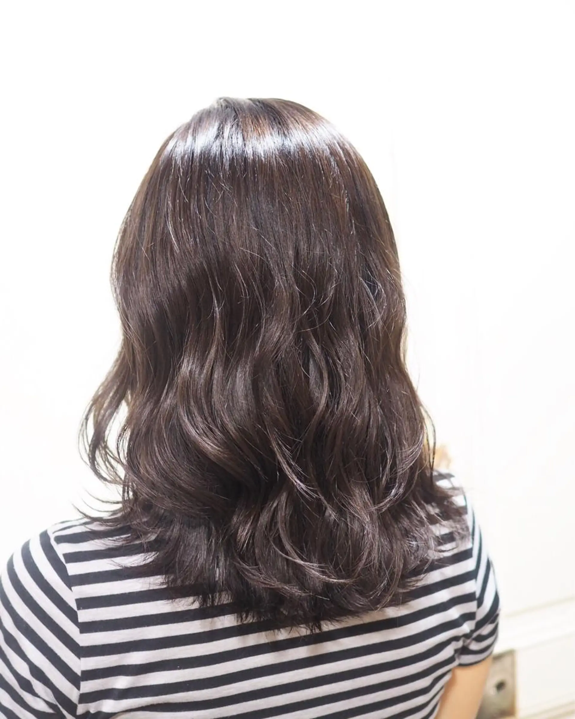 ミディアム 難波 茜のヘアスタイル