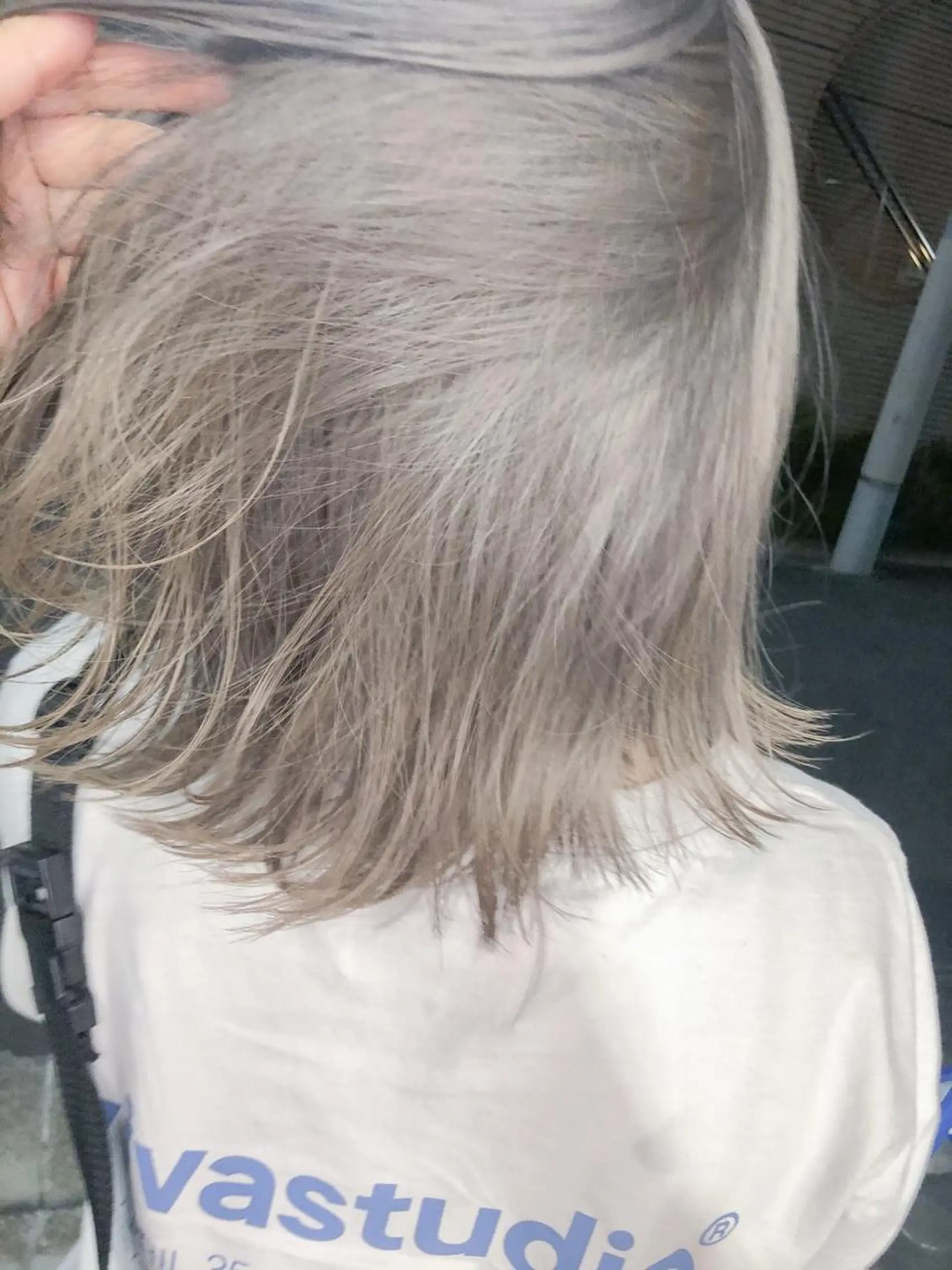 ミディアム カラー ヘアアレンジ ブリーチ ブロンド ハイトーンカラー ホワイトブロンド rii-🩰 トレンドメイクのヘアスタイル