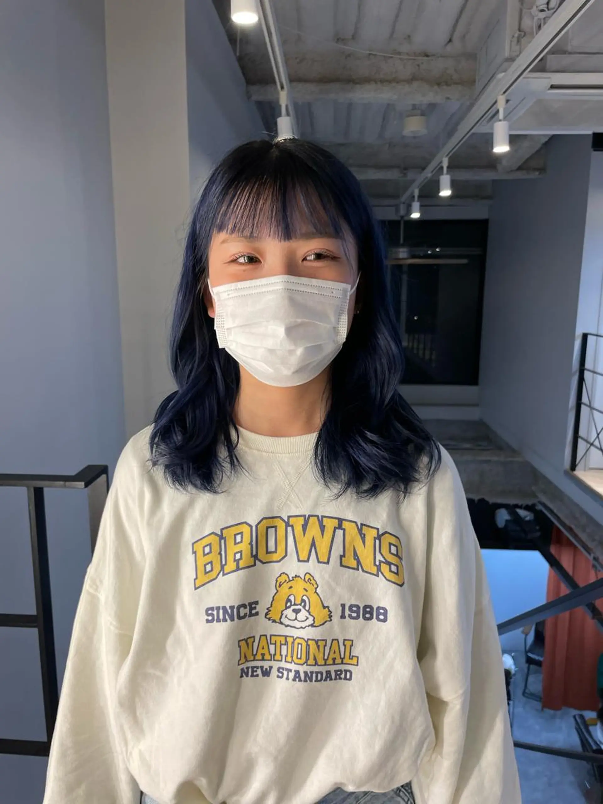 ミディアム yuri/オリーブ/ 暖色カラー/レイヤーのヘアスタイル