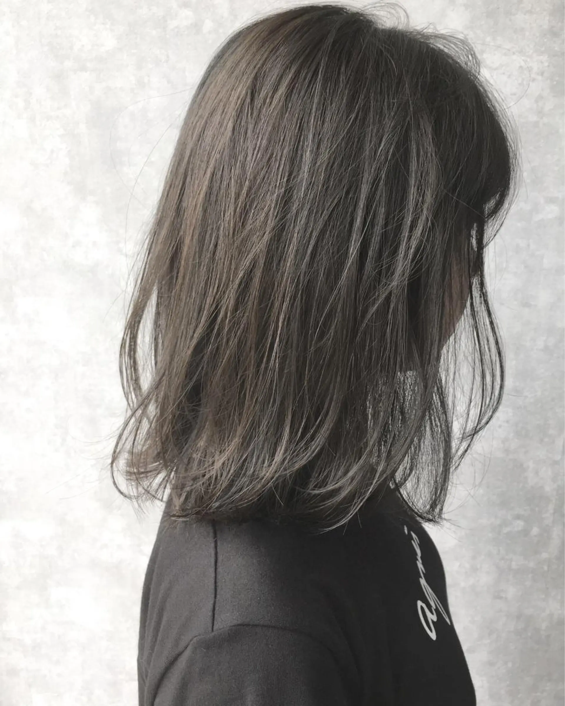 ミディアム カラー グレージュ レイヤーカット BLend 渋谷のヘアスタイル