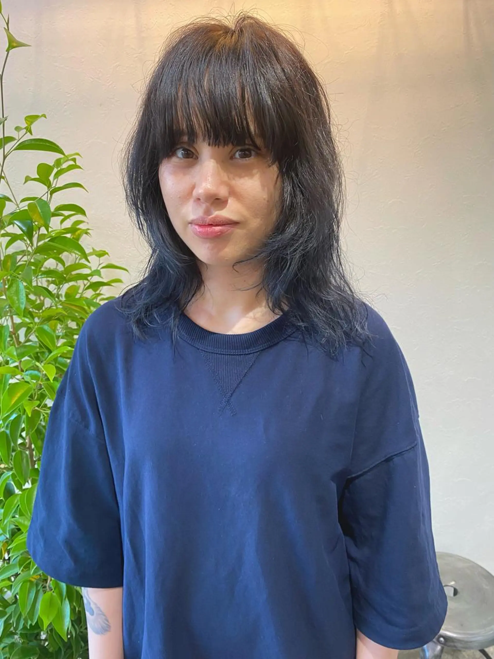 セミロング カラー アッシュ ネイビーカラー レイヤーカット 森貴裕/ベージュ/ パーマ/オリーブのヘアスタイル