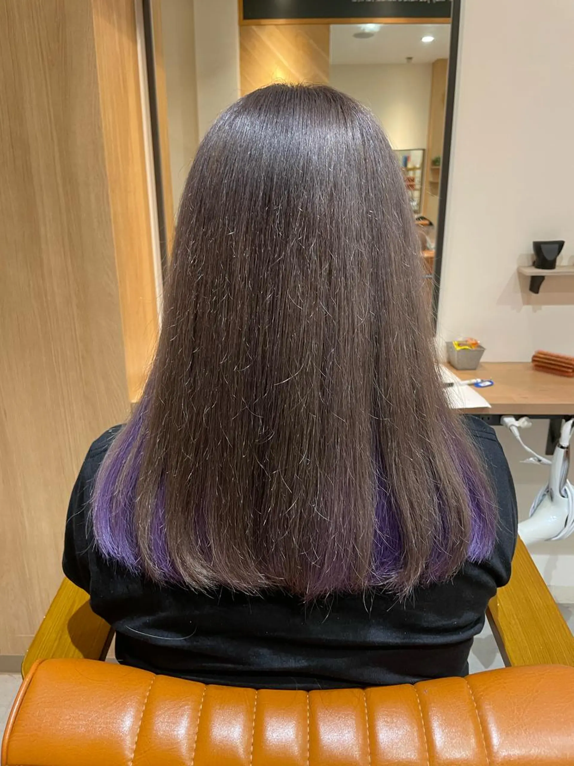 セミロング カラー シモダ クルミのヘアスタイル