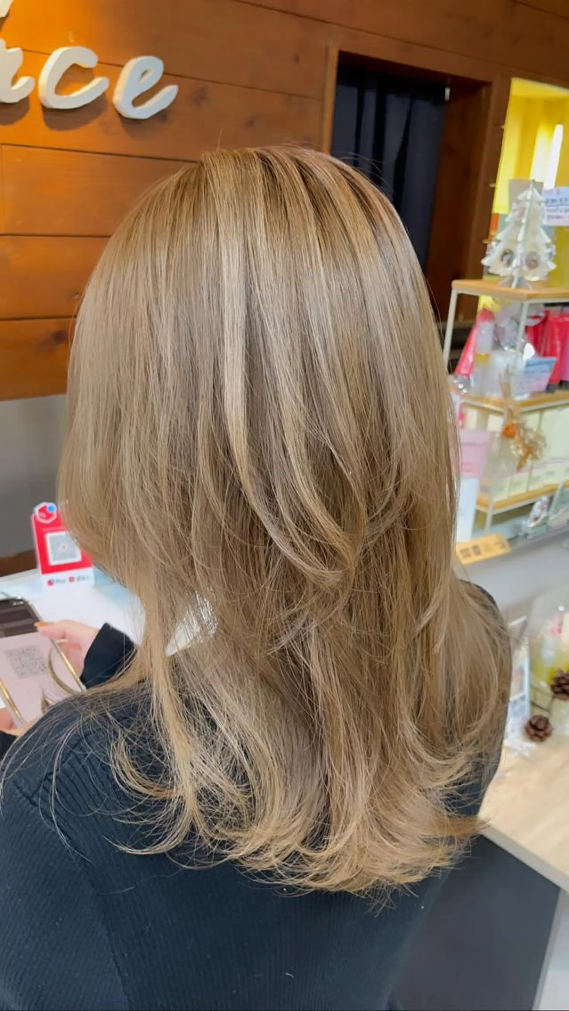 セミロング カラー ヘアアレンジ インナー×縮毛矯正 ピンクカラー澤井里菜のヘアスタイル