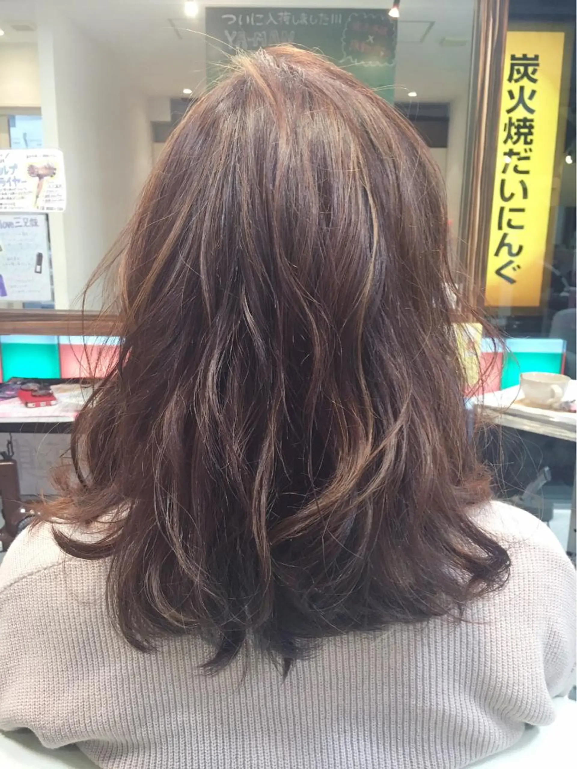 セミロング カラー ハイライトカラー ハイライト 榎園 由美のヘアスタイル
