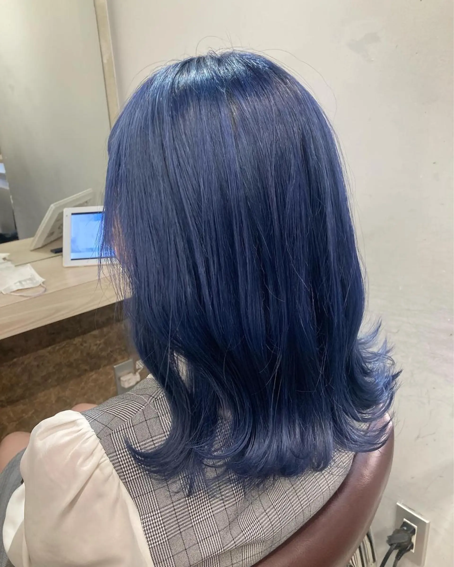 セミロング カラー ブルーカラー ヘアカラー ブリーチ&似合せボブ 田中寛十のヘアスタイル