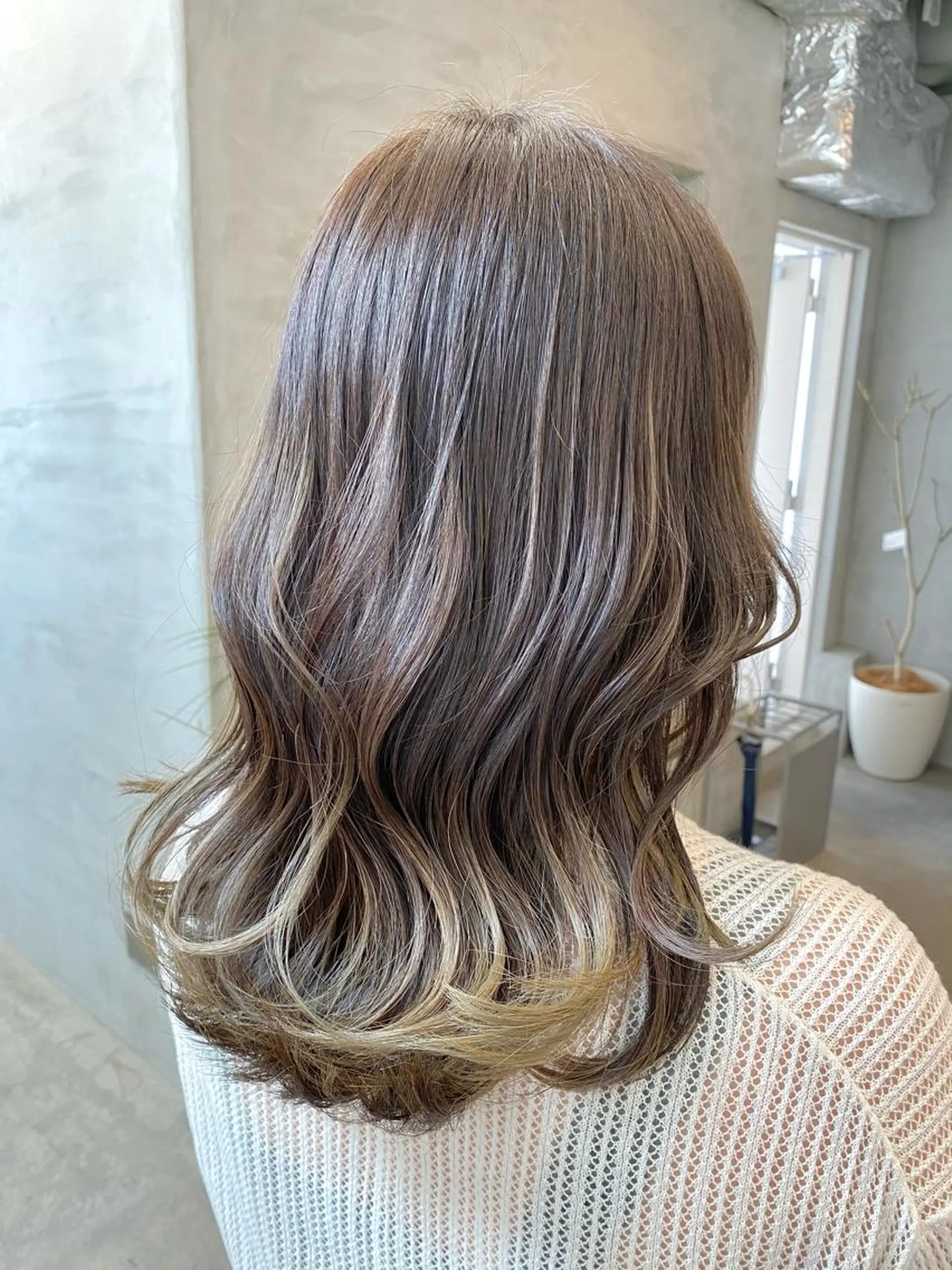 ミディアム カラー ヘアアレンジ アッシュ アッシュグレー アッシュグレージュ ベージュカラー ブリーチ 💟髪質改善✴︎艶髪 /ヤマザト🦋のヘアスタイル