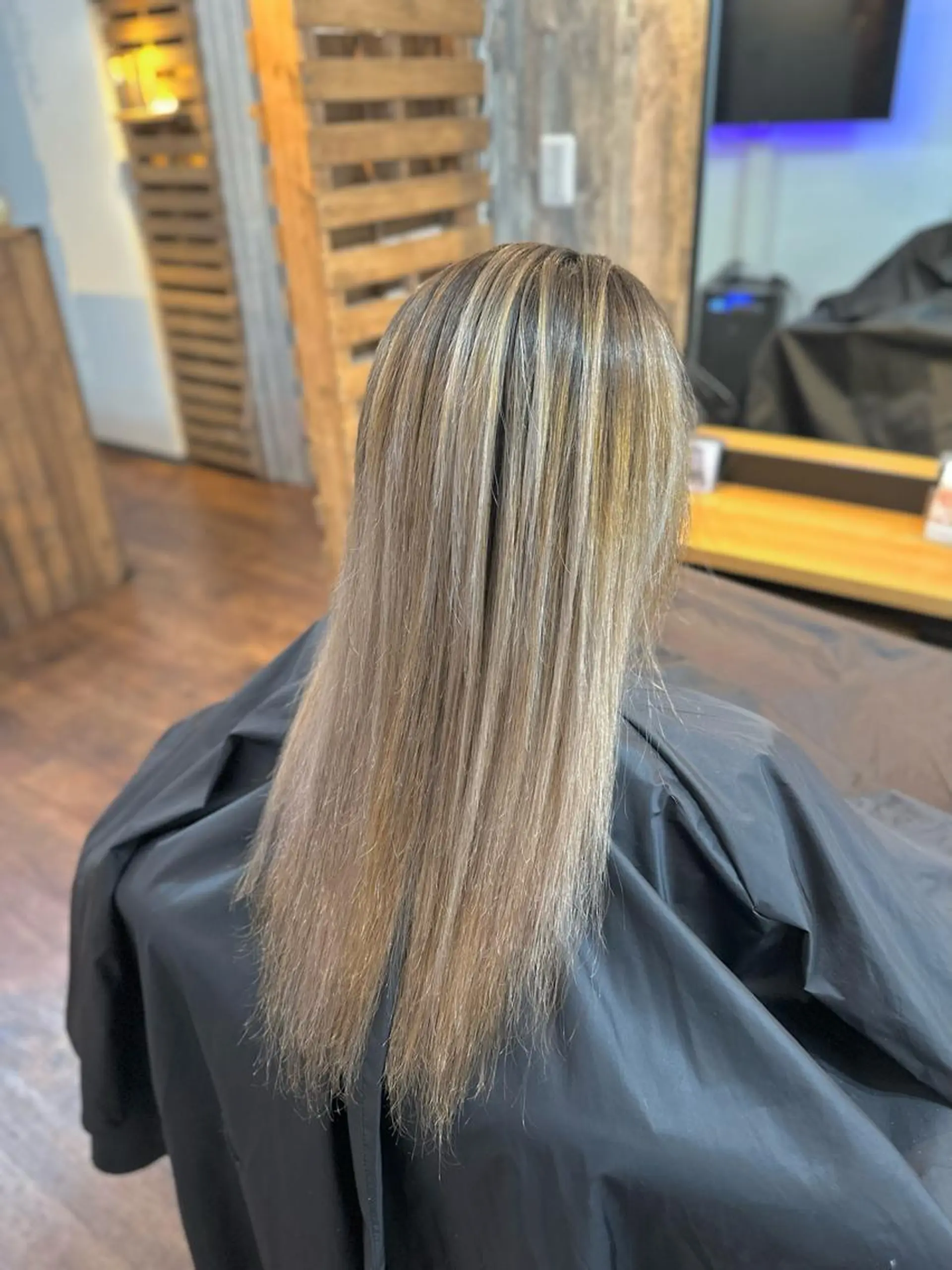 セミロング ハイライト レイヤーカット 縮毛矯正 カット ヘアカラー トリートメント Luzir⭐︎ GEN⭐︎のヘアスタイル