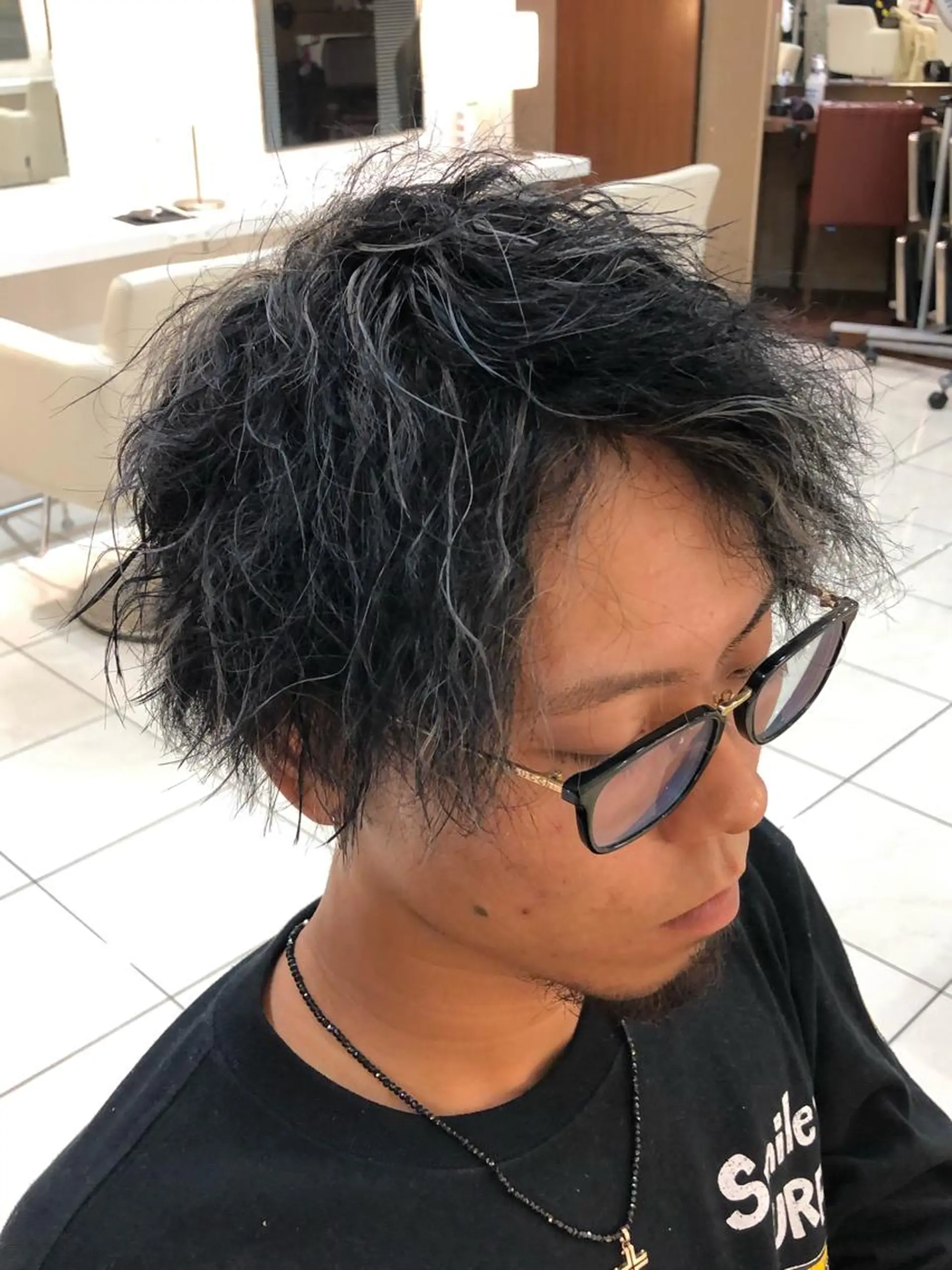 メンズ メンズハイライト メンズパーマ メンズツイストパーマ ツイストパーマ カット ヘアカラー パーマ 神田 澪史のヘアスタイル