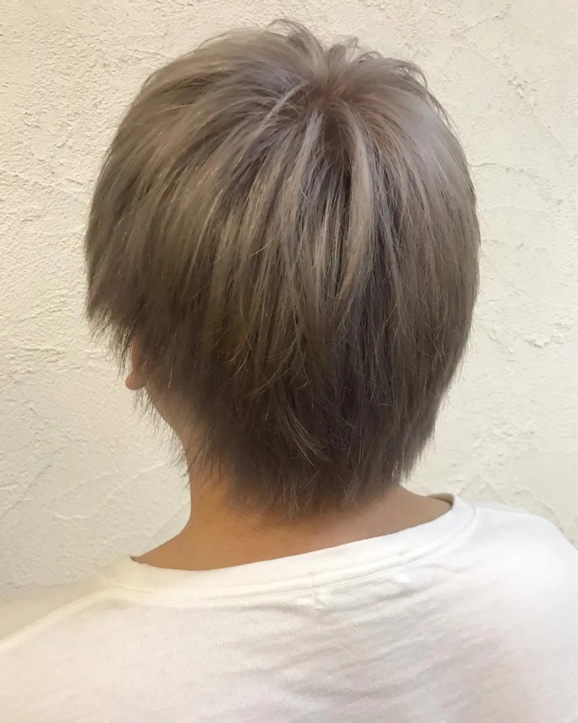 ショート カラー ベージュカラー ブリーチ ミルクティーベージュ ヘアカラー 中川 仁のヘアスタイル