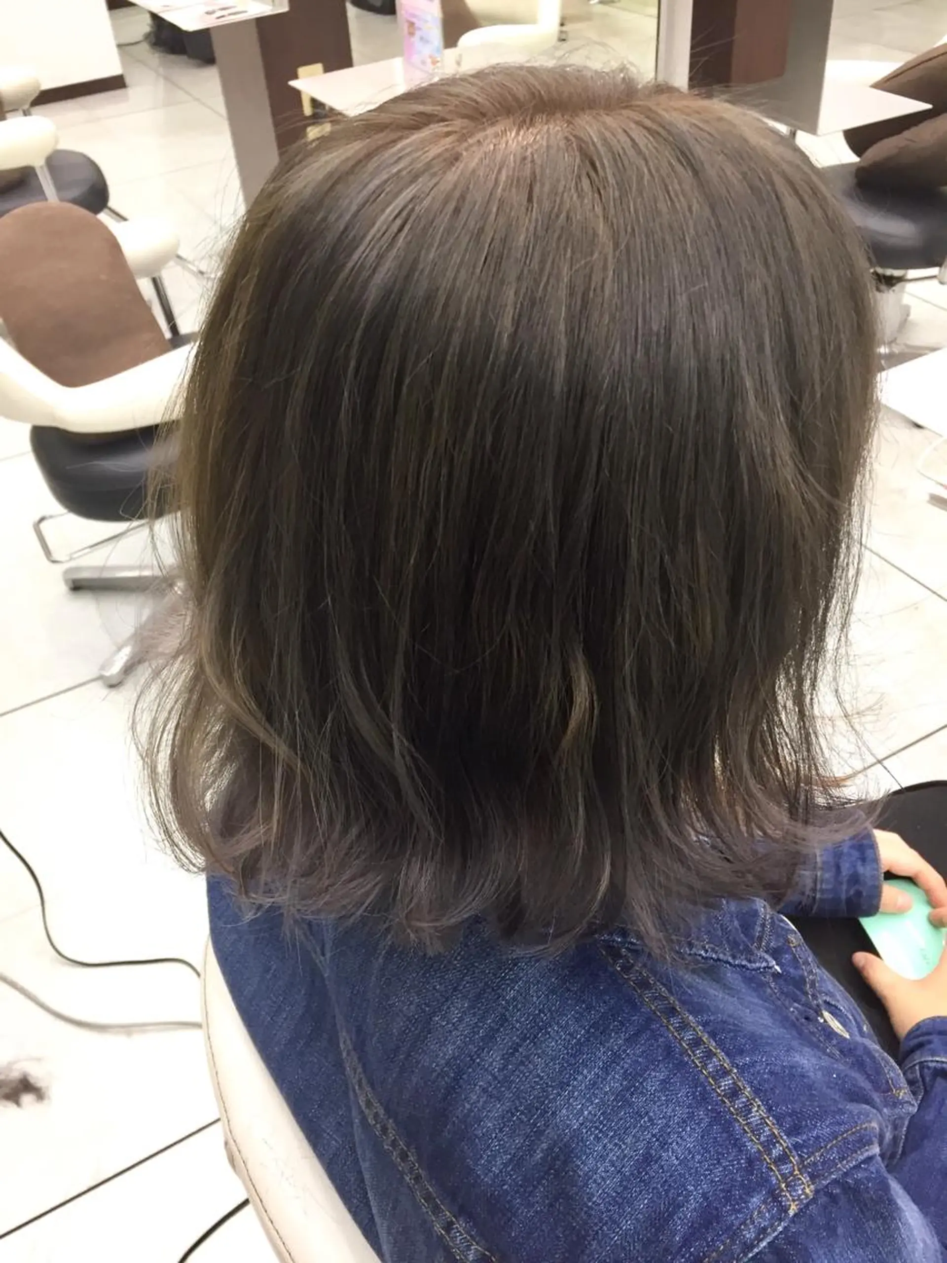 ミディアム カラー ブリーチ グレージュ 岩崎 裕司のヘアスタイル