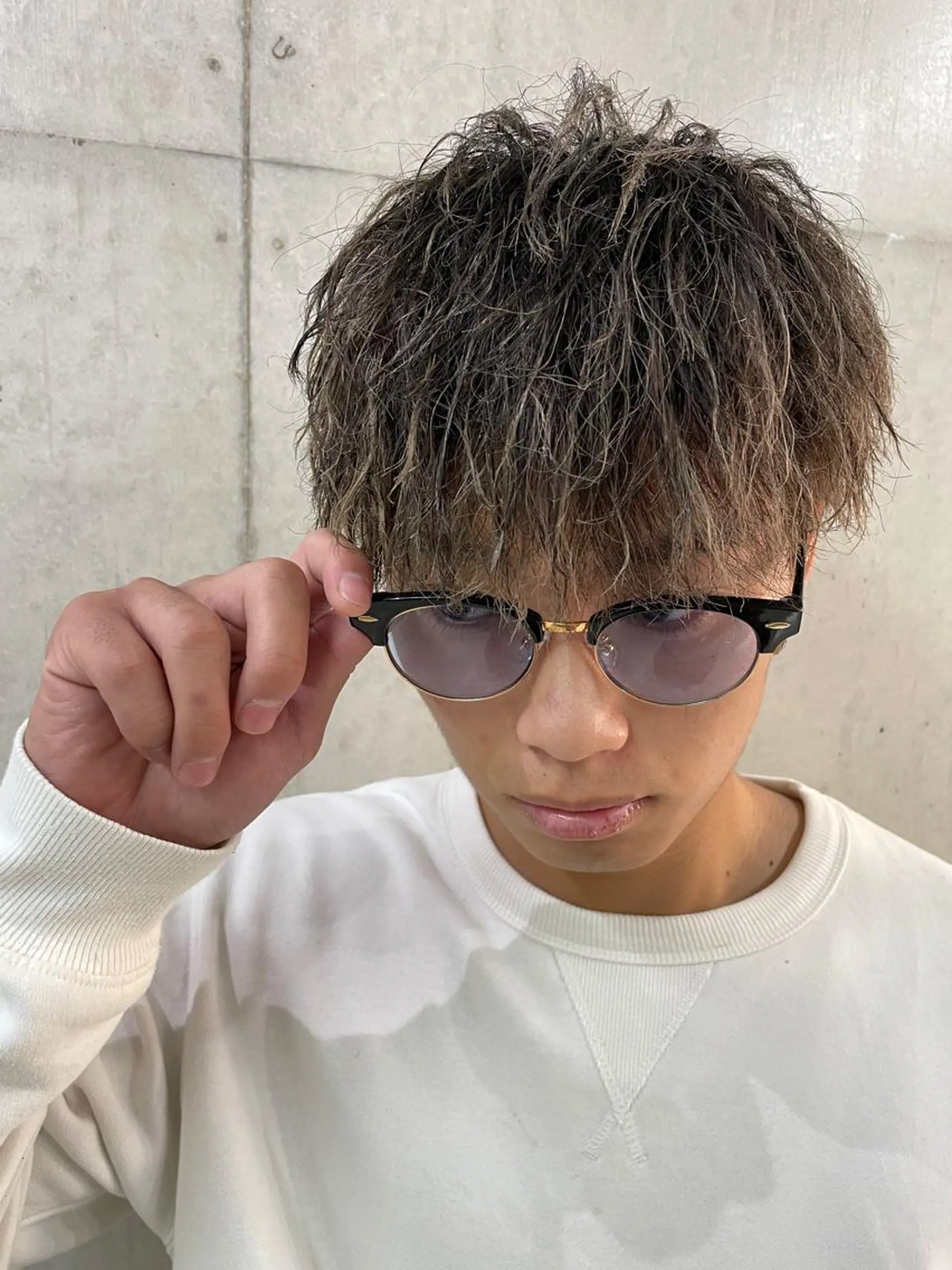 パーマ メンズ メンズパーマ ツイストスパイラルパーマ スパイラルパーマ 艶髪／ハイトーン ブリーチ／髪質改善のヘアスタイル