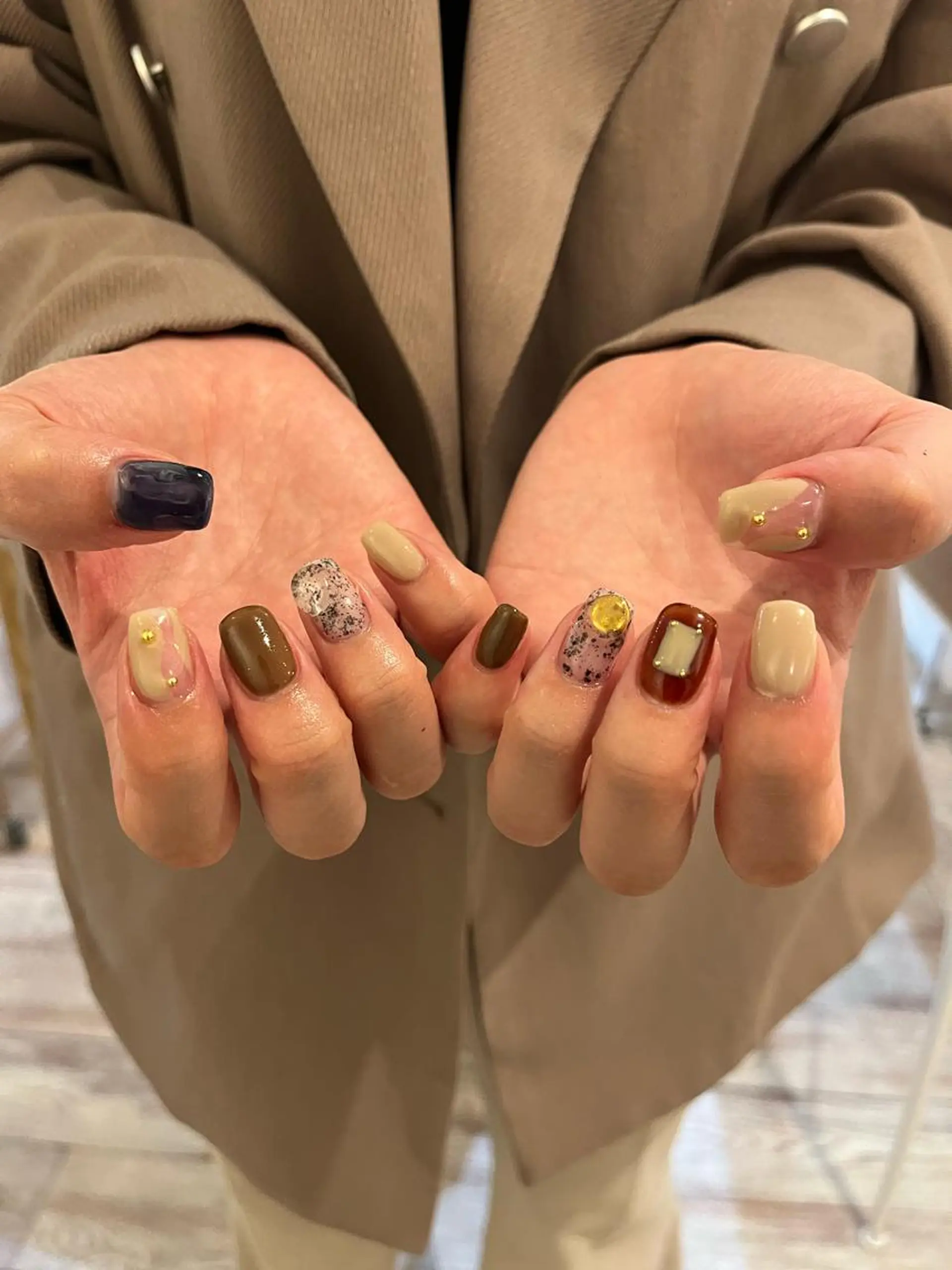 ネイル ハンドネイル une／YUKINA 🫧大人nuanceのネイルデザイン