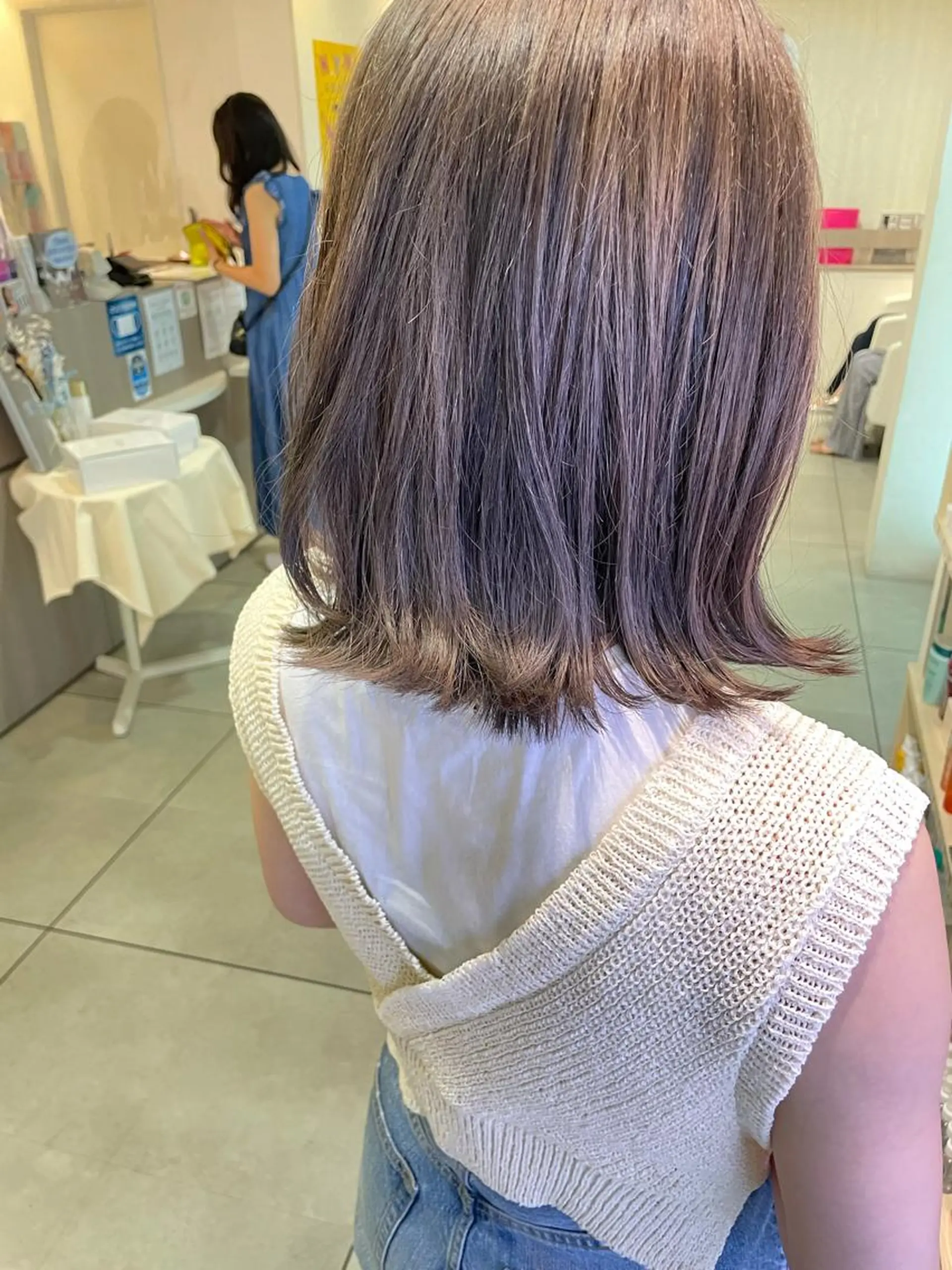 ミディアム カラー ブリーチ グレージュ カット ヘアカラー パーマ トリートメント 松佐 ゆかりのヘアスタイル