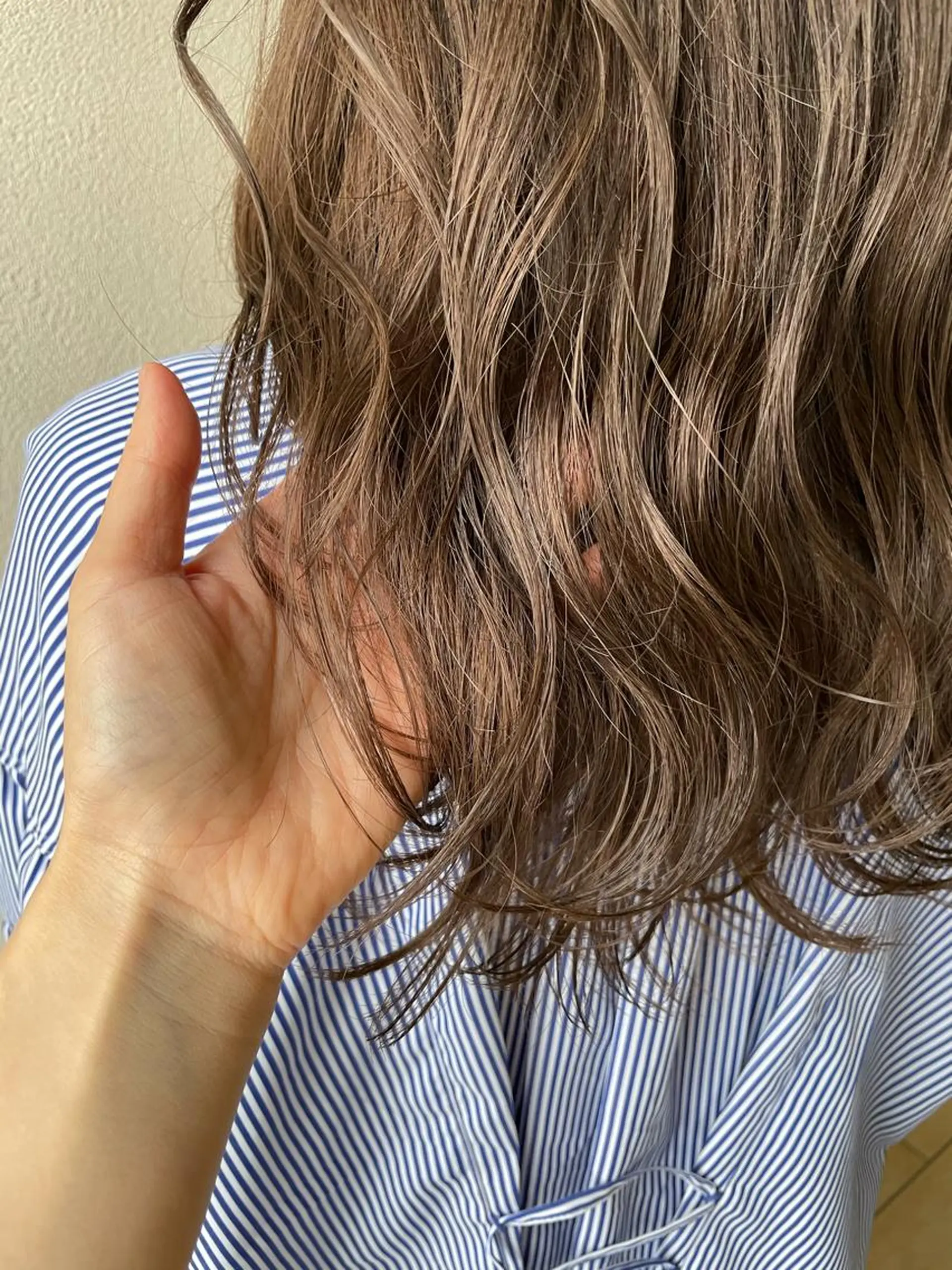 ロング カラー ベージュカラー ブリーチ 透明感カラー ミルクティーベージュ 沢田 瞳のヘアスタイル