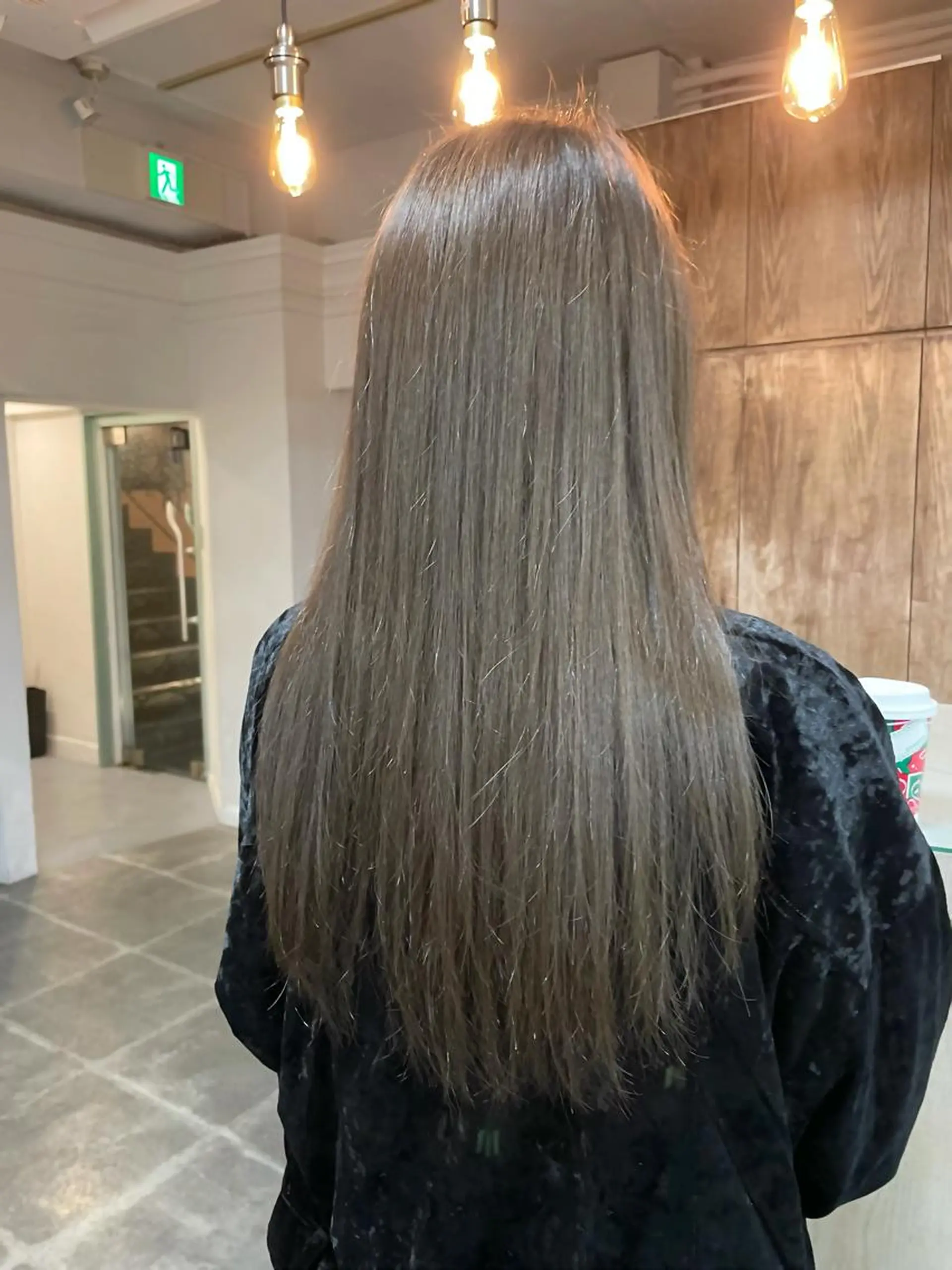 ロング カラー ブリーチ グレージュ ハイライトカラー ハイライト カット ヘアカラー ショート/韓国ヘア Moto✂︎のヘアスタイル