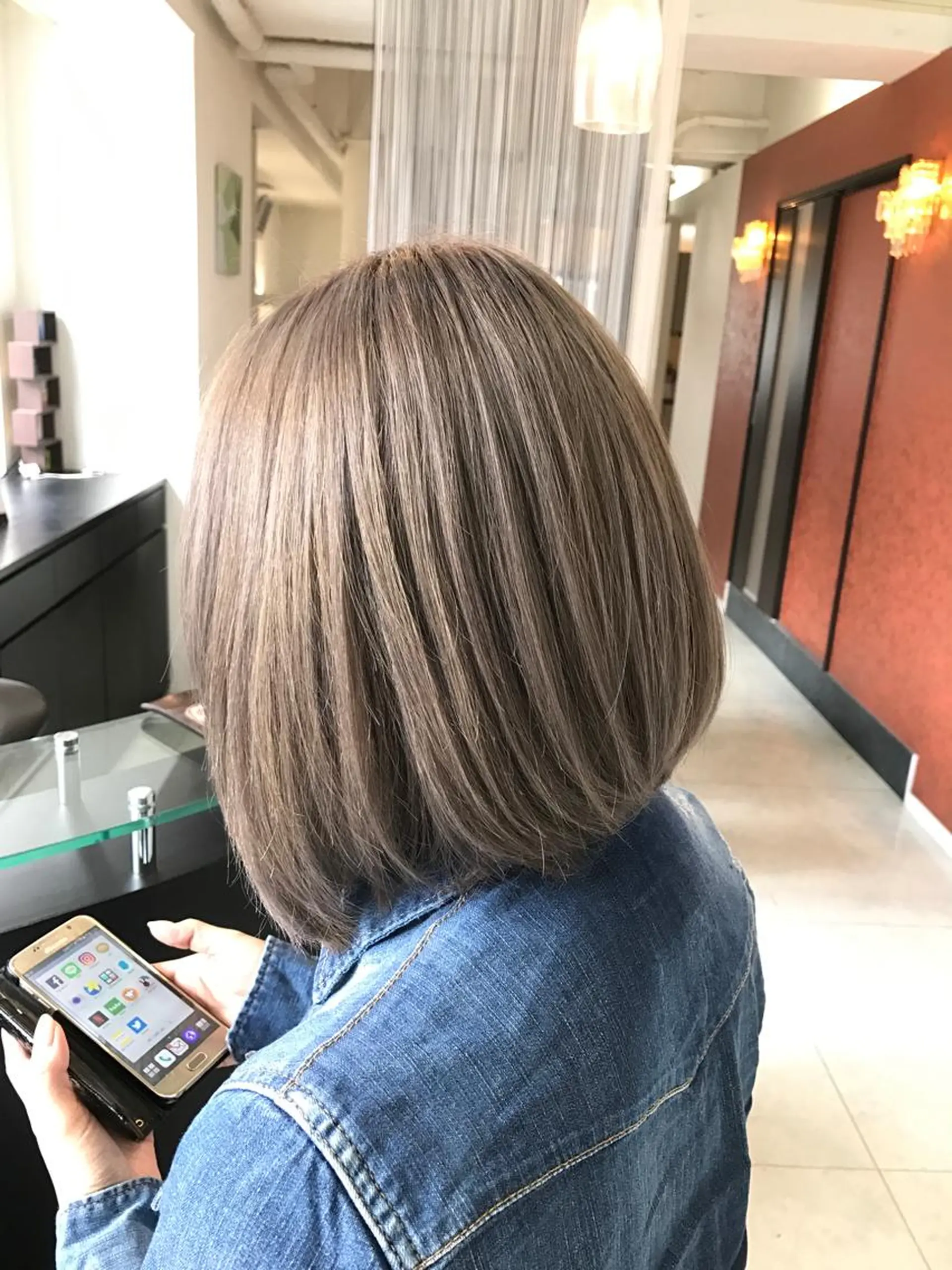 ショート カラー アッシュ アッシュグレー アッシュグレージュ ブリーチ グレージュ カット ヘアカラー トリートメント 國井 慎吾のヘアスタイル