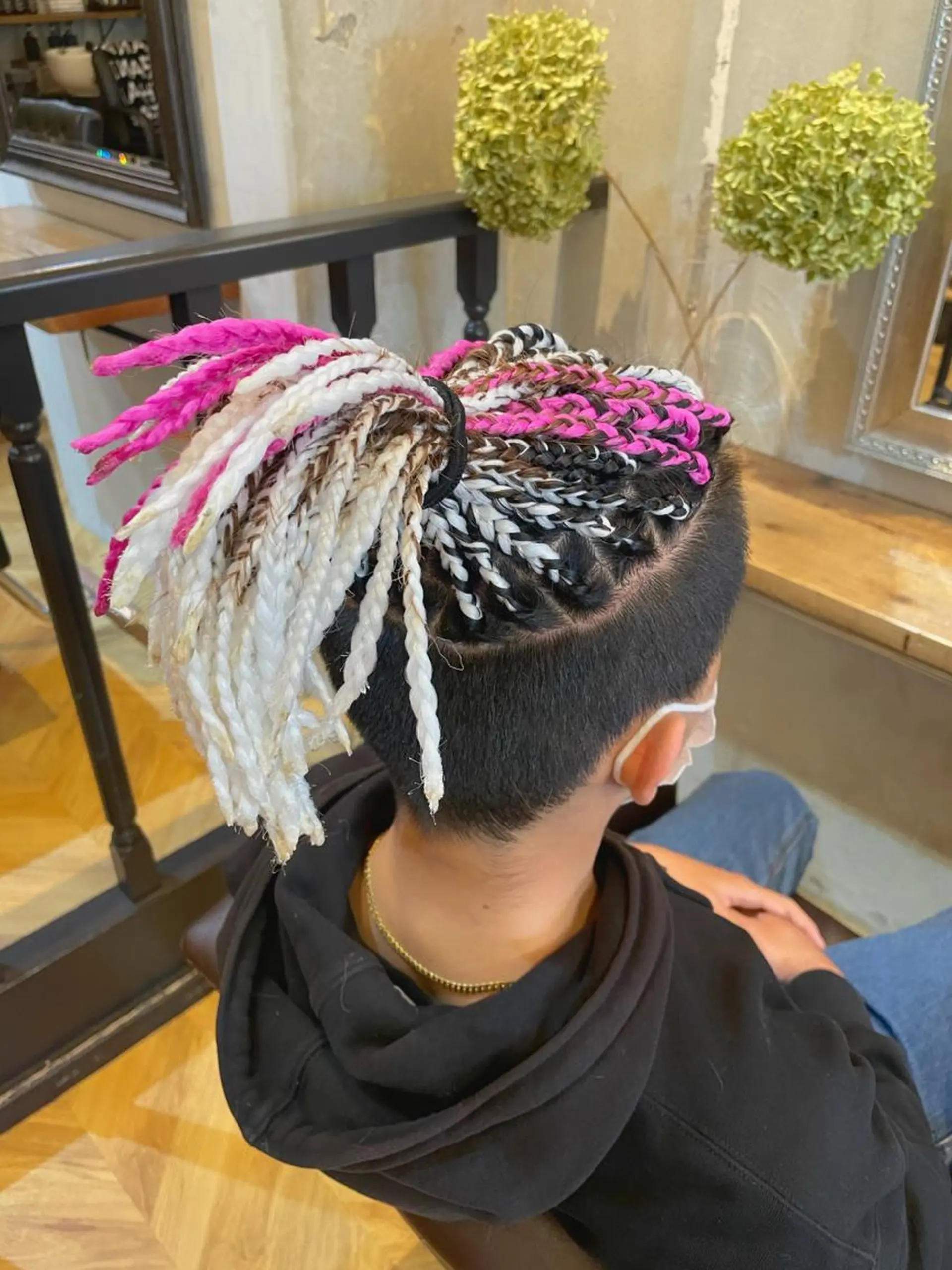 セミロング カラー ヘアアレンジ メンズ シールエクステ メンズブリーチ メンズハイライト メンズハイトーン メンズインナーカラー エクステ指名No.1 【店長】橘田のヘアスタイル