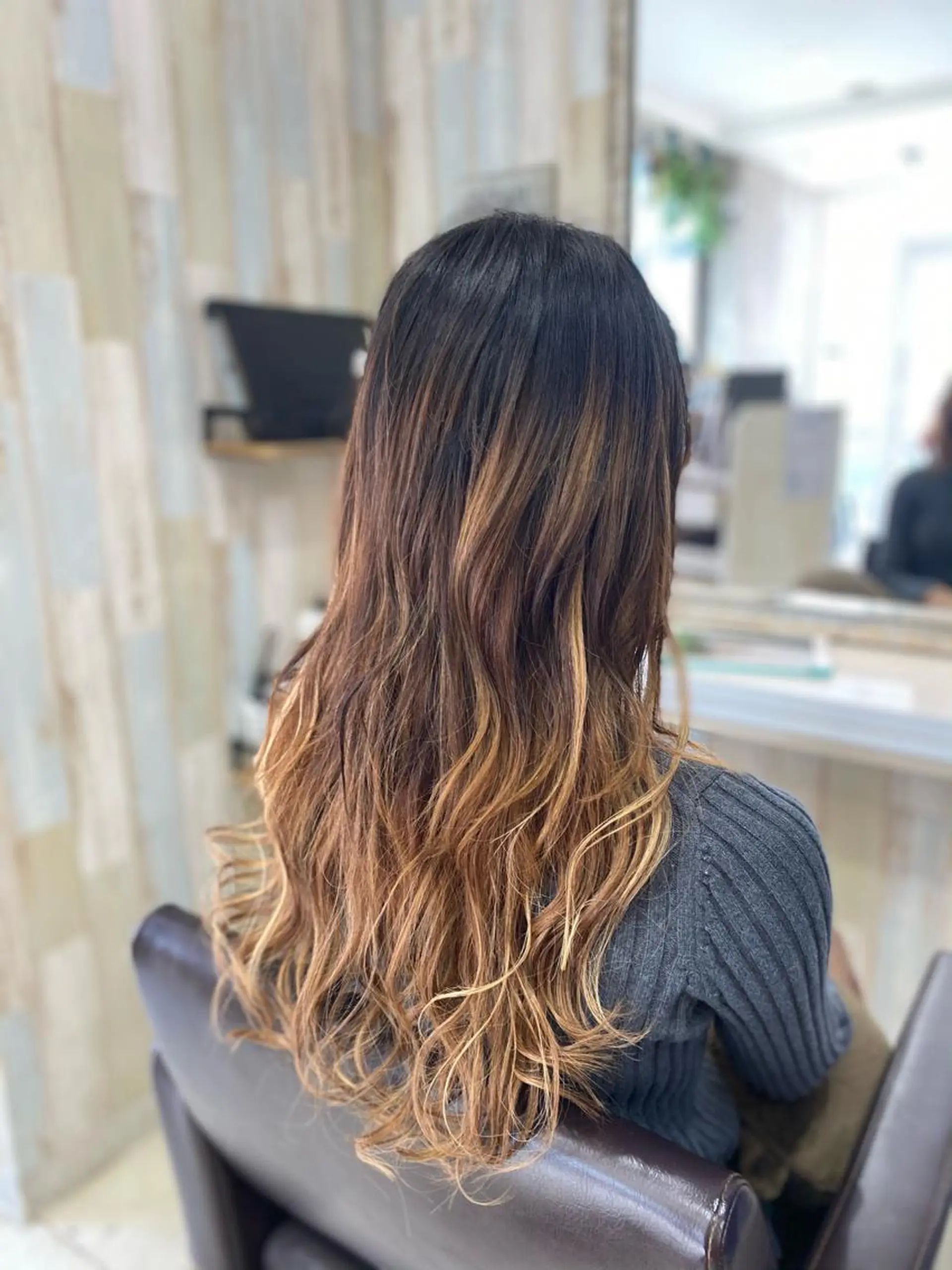 ロング 石井 彰浩のヘアスタイル