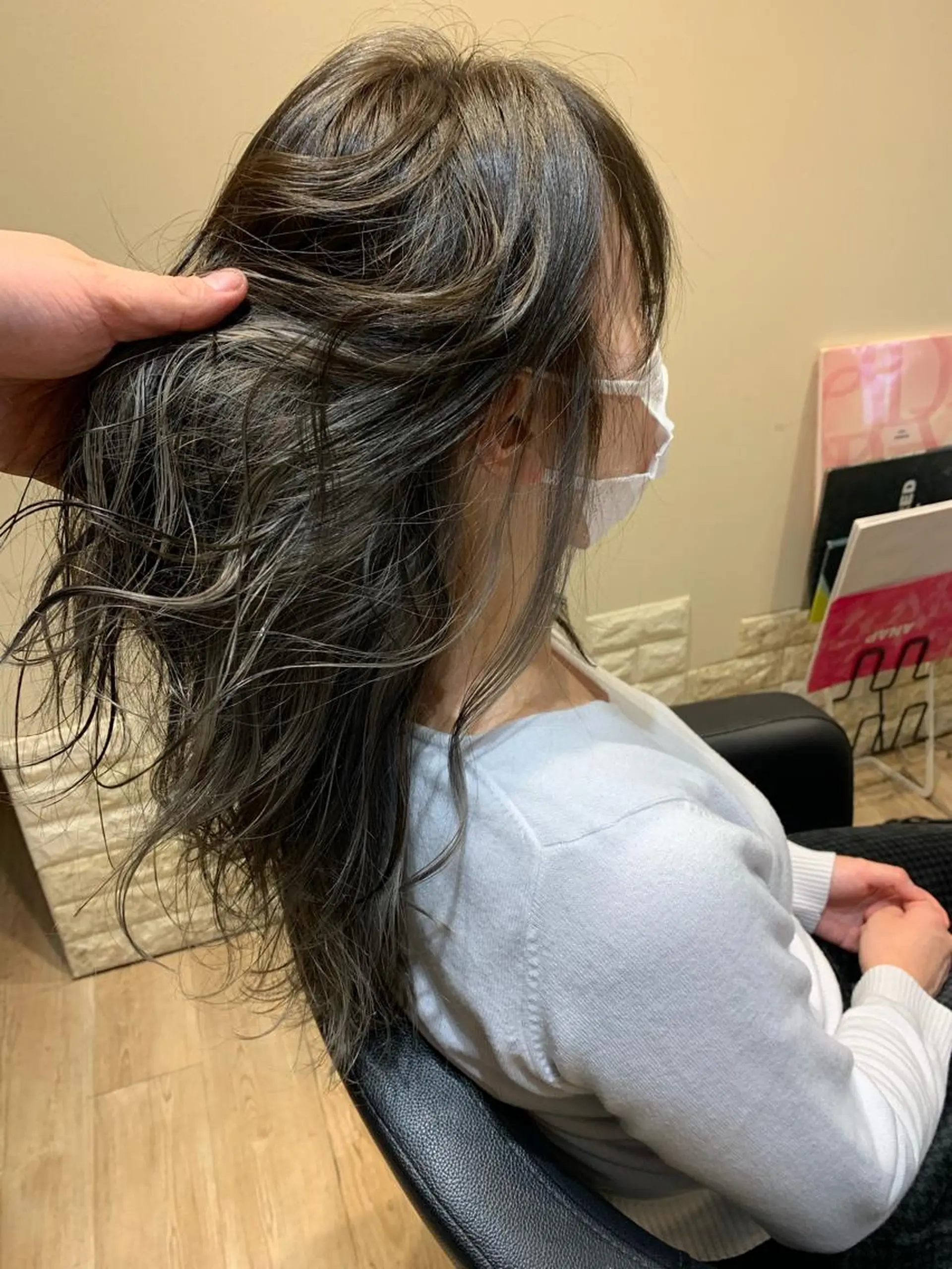 セミロング カラー ベージュカラー ホワイトベージュ ヘアカラー 大久保 隆蔵のヘアスタイル