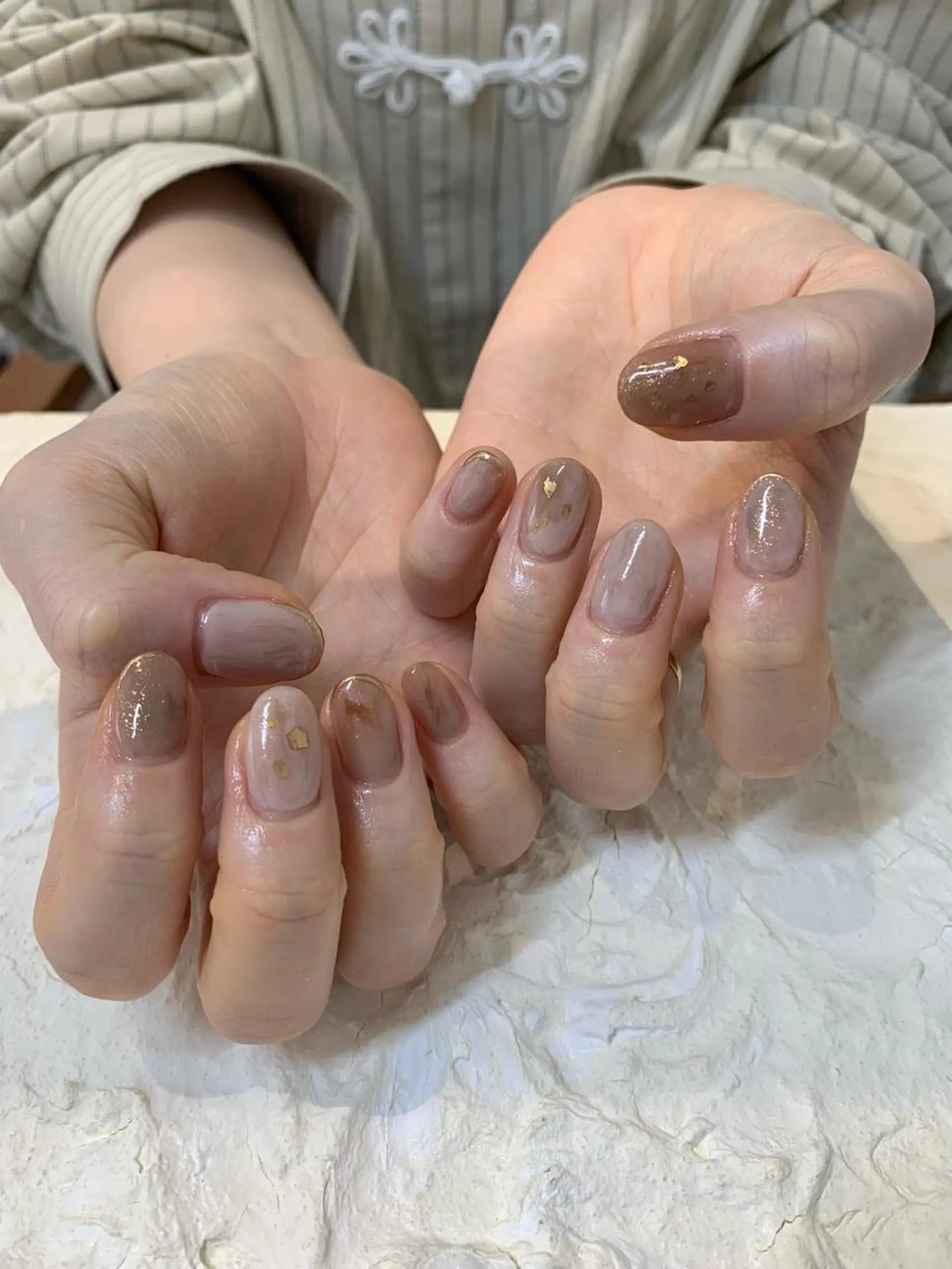 ネイル ブラウン マキノ ユイのネイルデザイン