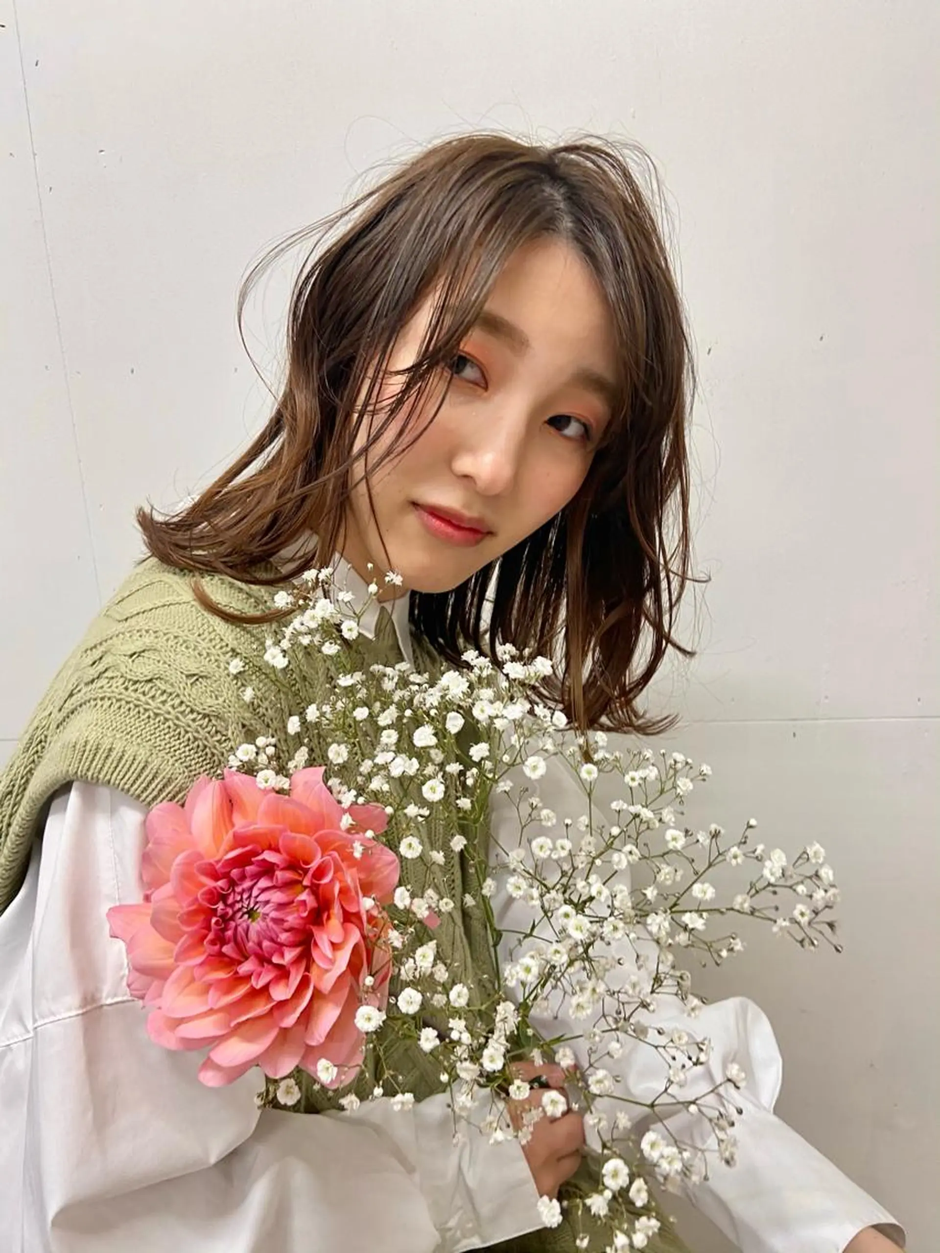 ミディアム カラー ミディアムレイヤー ブラウンカラー ナチュラルブラウン レイヤーカット カット ヘアカラー トリートメント wカラー 指名No1かけるのヘアスタイル