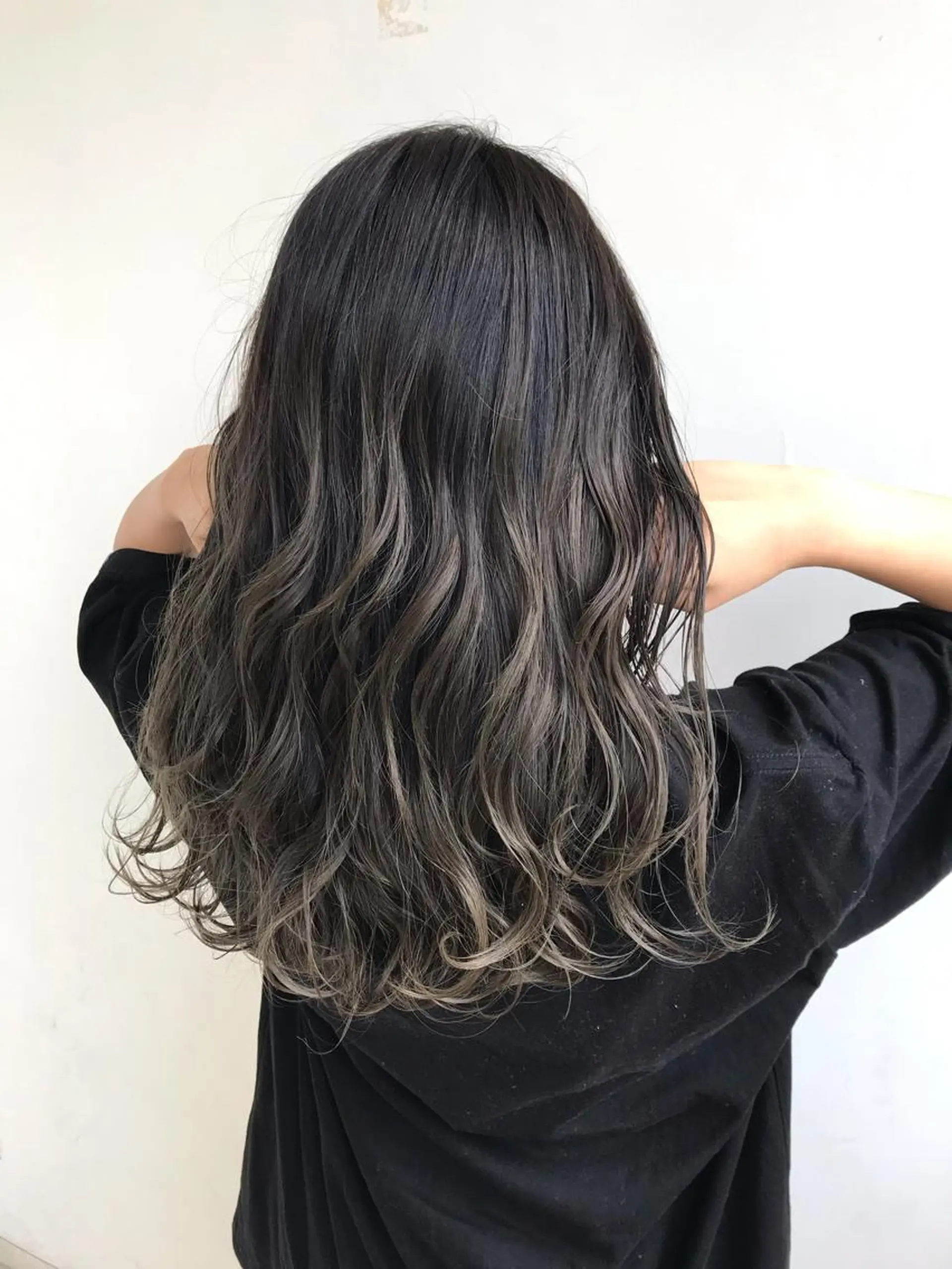 セミロング カラー ヘアアレンジ 透明感カラー グレージュ 🟦メンズパーマ🟦 横浜駅｜小上馬淳司のヘアスタイル