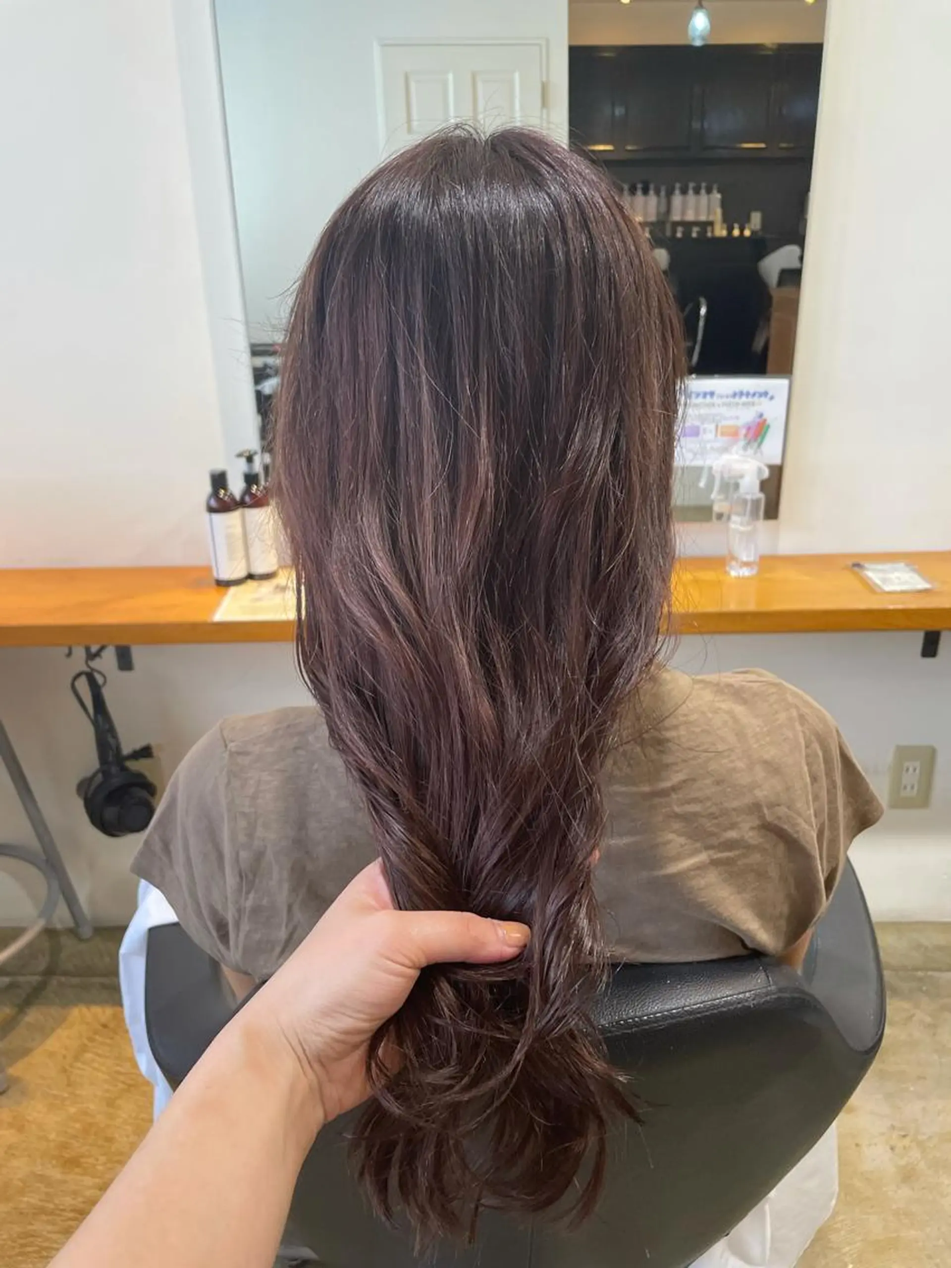 ロング カラー ボルドーカラー ブラウンカラー MIOベージュカラー 柔らかいカラーのヘアスタイル