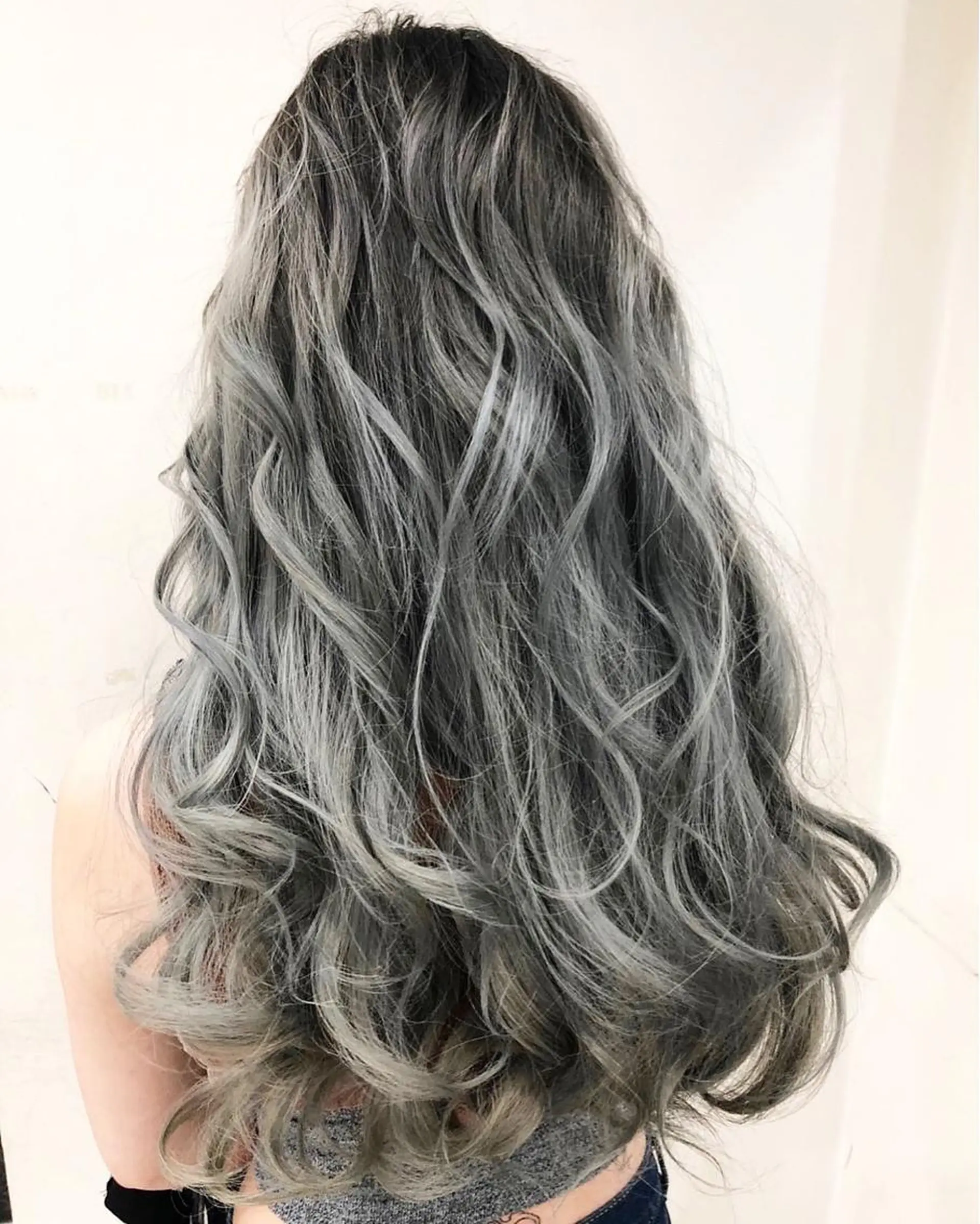 ロング カラー にしき さんのヘアスタイル