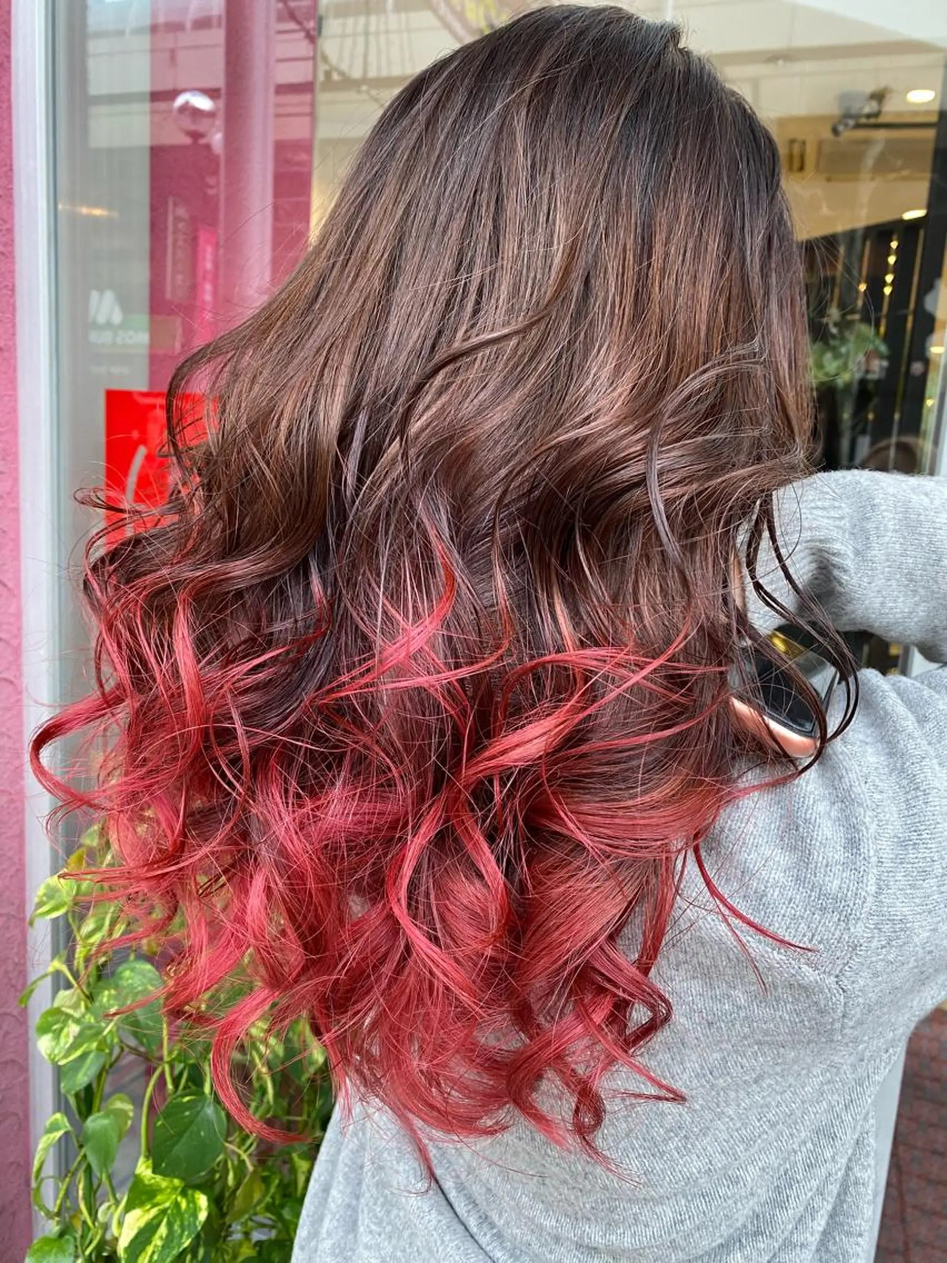 ロング デザインカラー✨新倉 佑奈のヘアスタイル