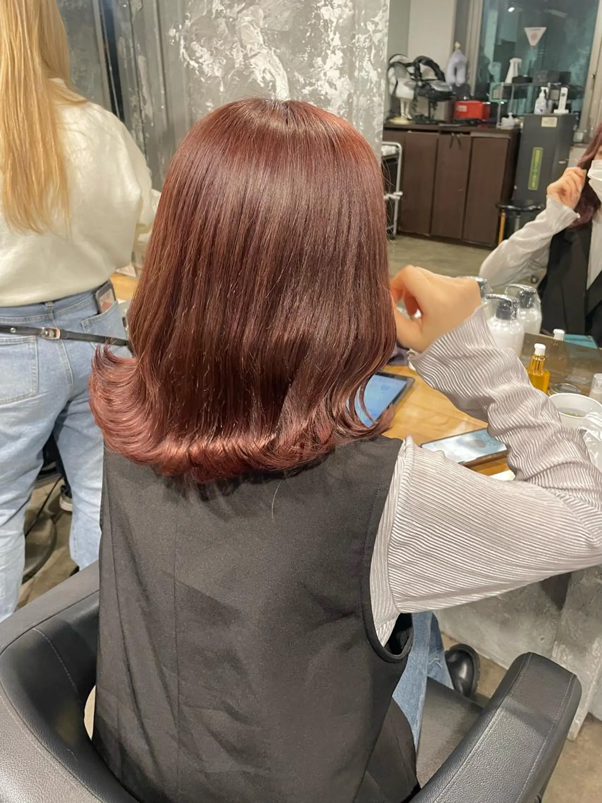 ミディアム カラー パーマ ヘアアレンジ メンズ キッズ ネイル マツエク・マツパ アイブロウ 透明感カラー・レイヤ ー🎀amika🎀のヘアスタイル