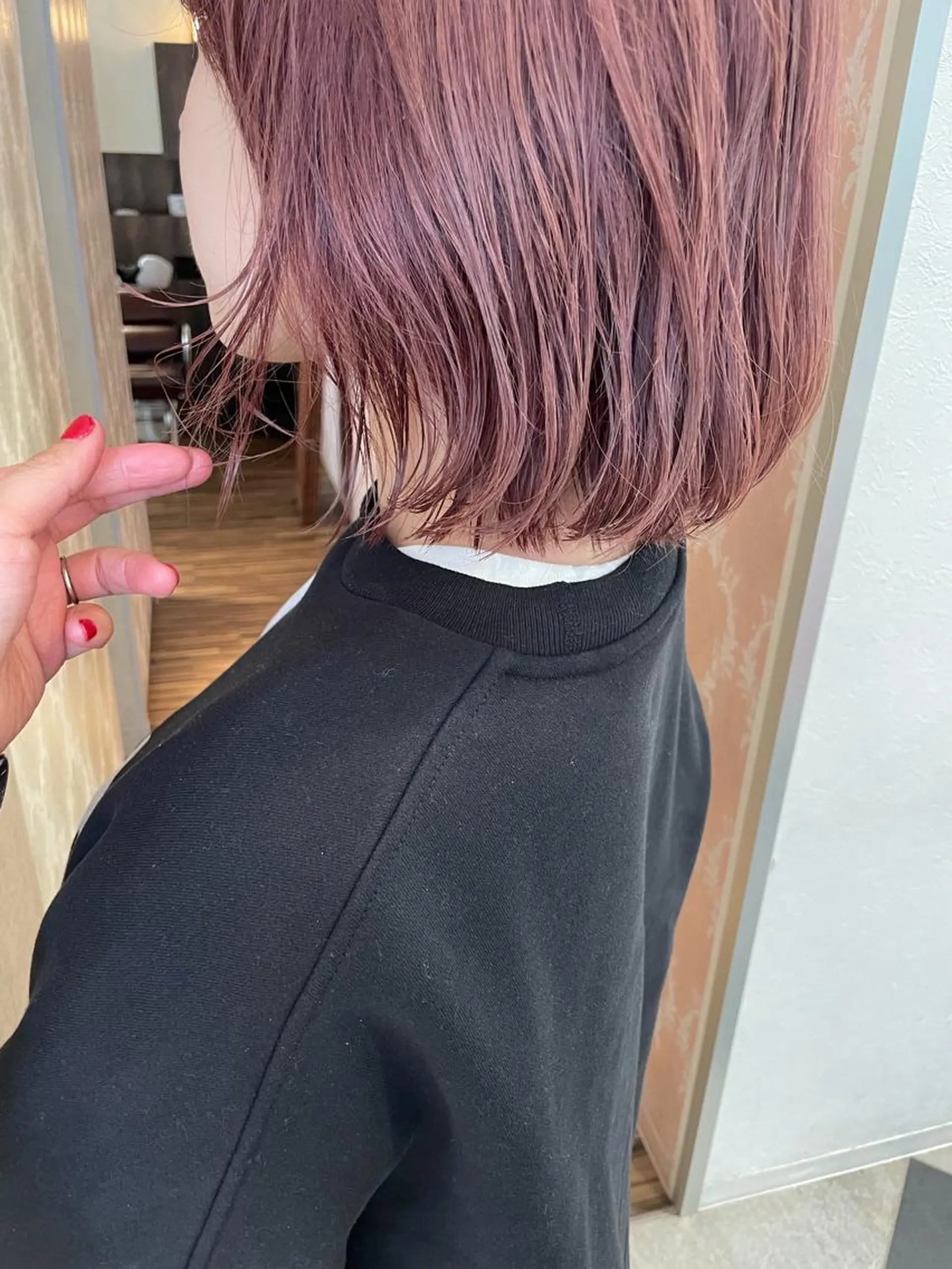 ミディアム カラー ショートボブ インナーカラー ボブ 鶴岡で縮毛矯正なら お任せ!ハヤシナオミのヘアスタイル