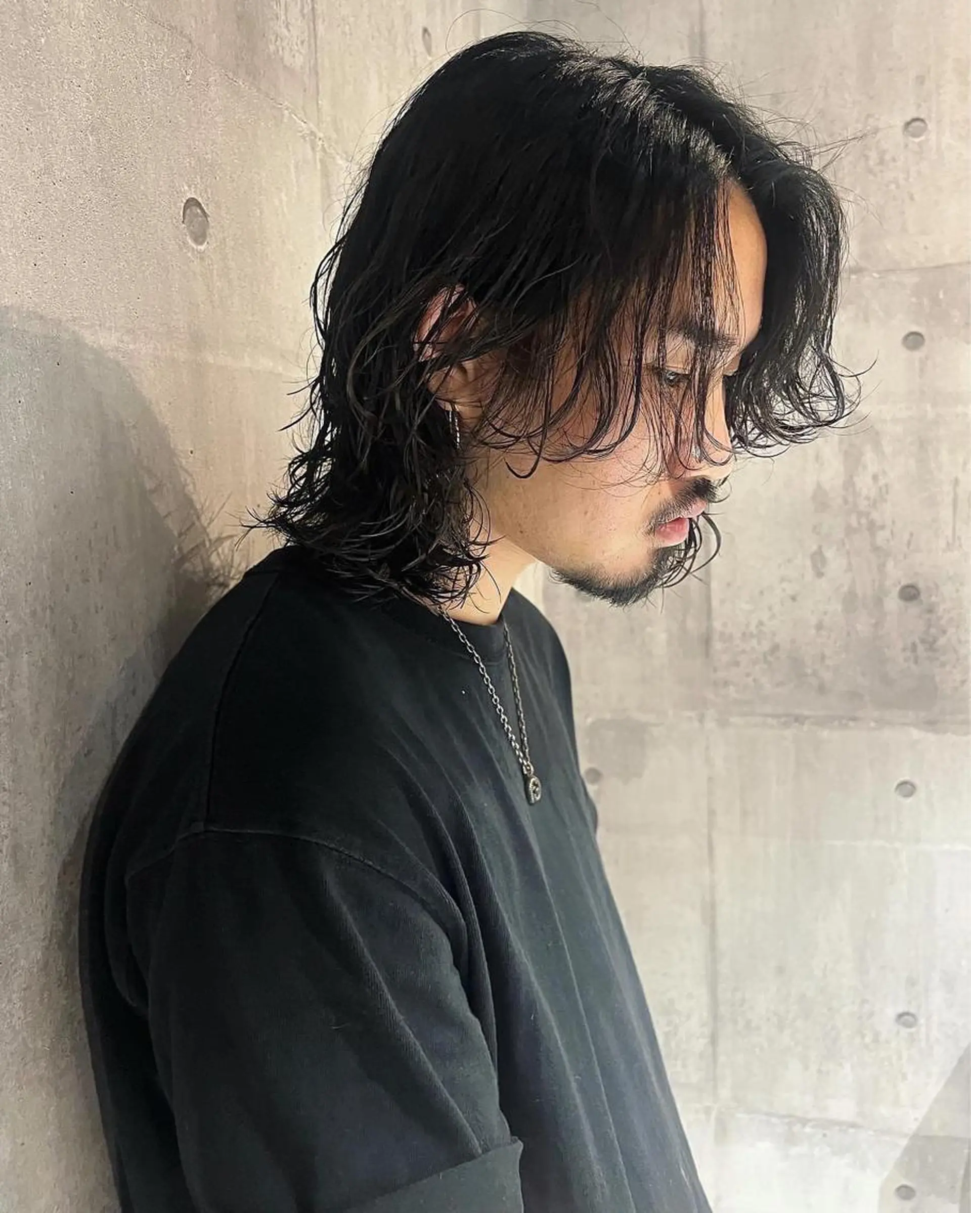 ミディアム カラー パーマ ヘアアレンジ メンズ キッズ ネイル マツエク・マツパ アイブロウ ミディアムパーマ センターパート メンズパーマ メンズウルフカット メンズアイブロウ ウルフレイヤーカット /チヒロのヘアスタイル