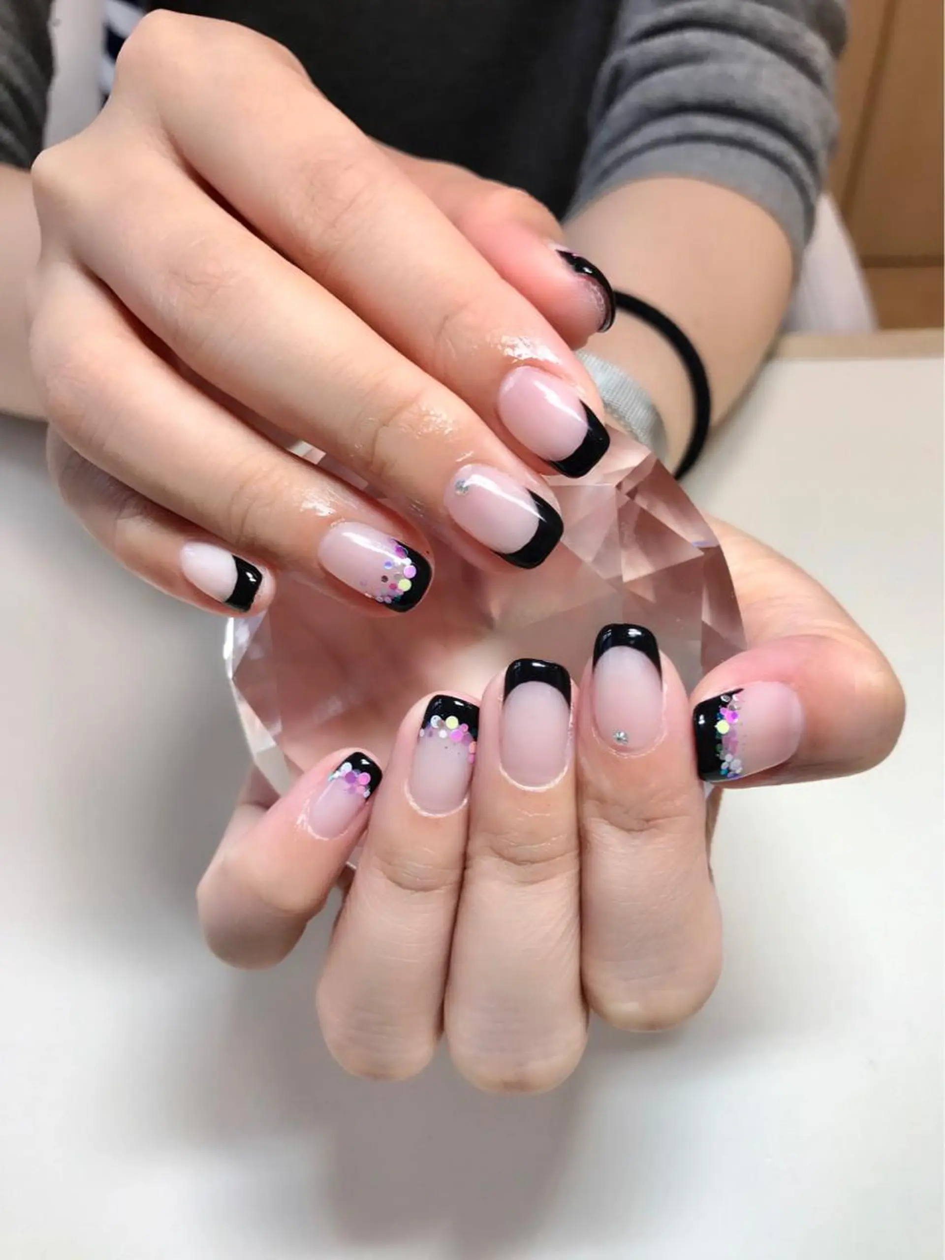 ネイル フレンチネイル ストーンネイル 'mm  (ミリ) ＭＡＮＡＭＩのネイルデザイン