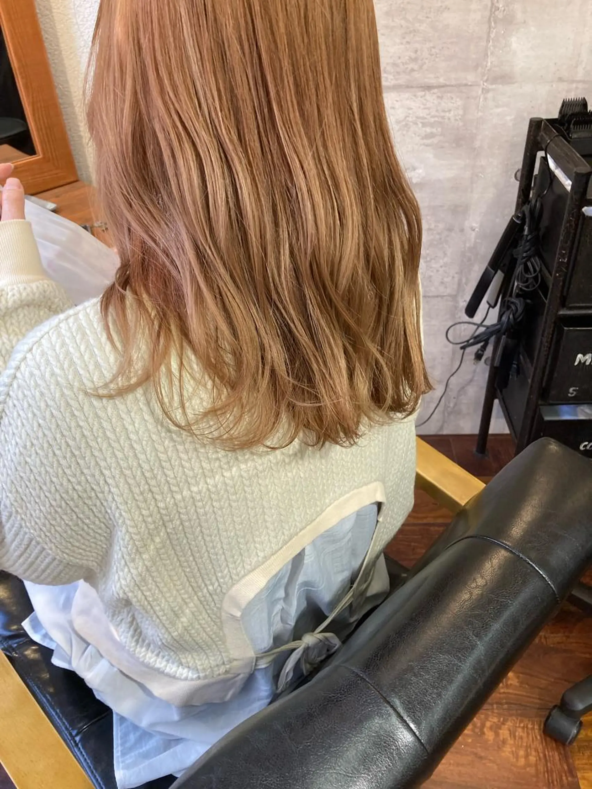 セミロング カラー ベージュカラー ブリーチ ミルクティーベージュ カット ヘアカラー トリートメント 小木曽智美 /ボブ/ショートのヘアスタイル
