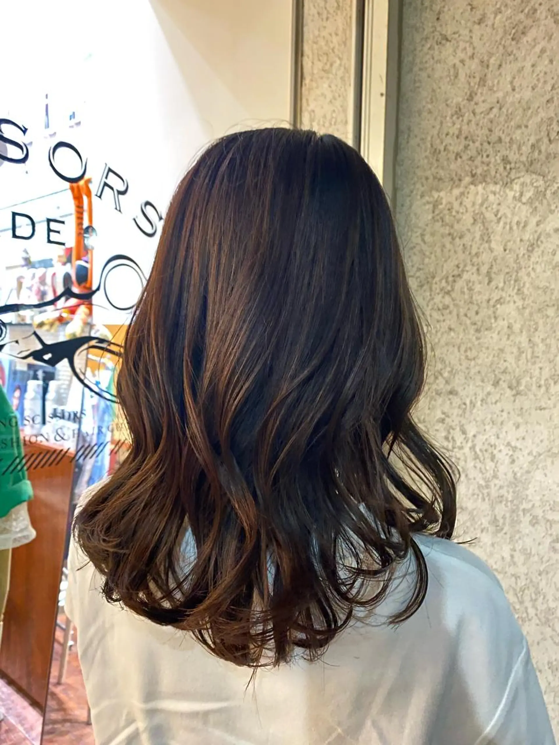 セミロング カラー haru .のヘアスタイル