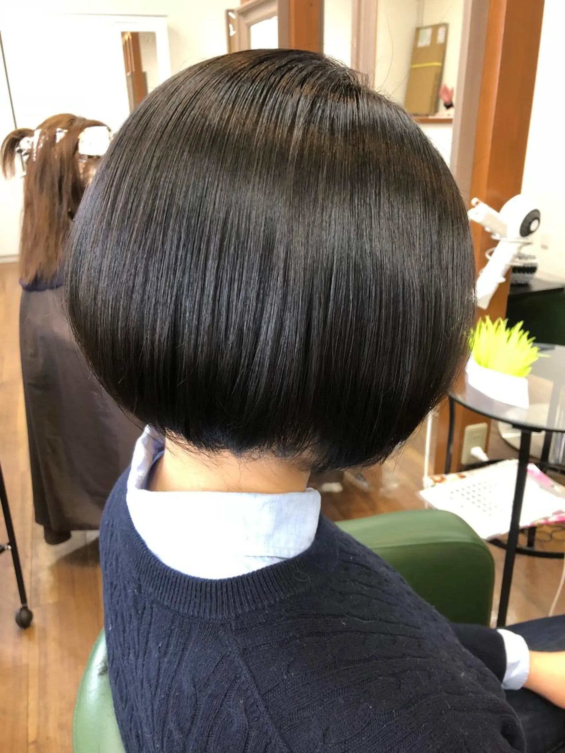 ショート SHIORI💜口コ ミNo.1艶カラーのヘアスタイル