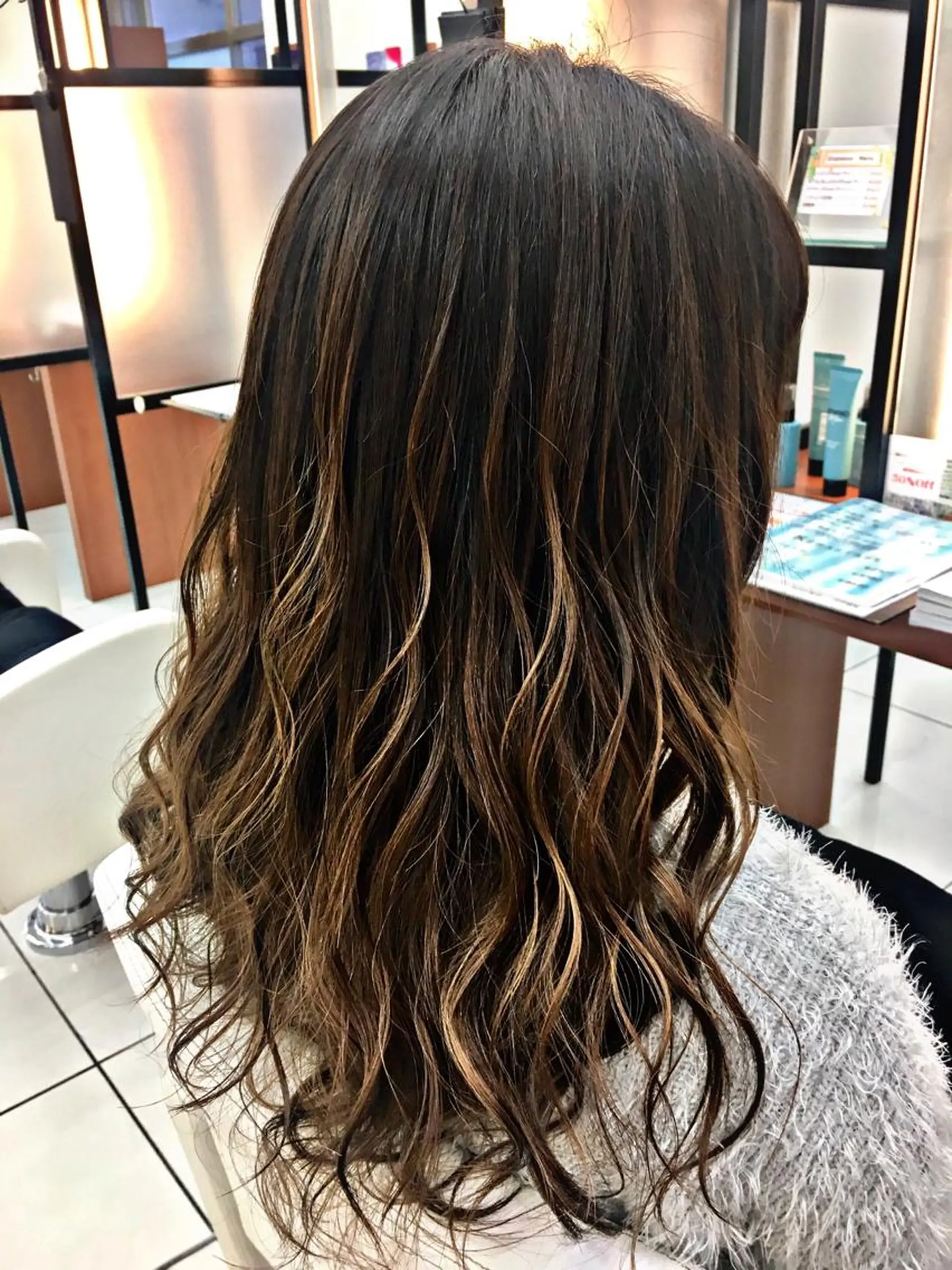 カラー バレイヤージュ イルミナカラー 外国人風カラー カット ヘアカラー ブリーチ/バレイヤ ージュ川端裕司のヘアスタイル