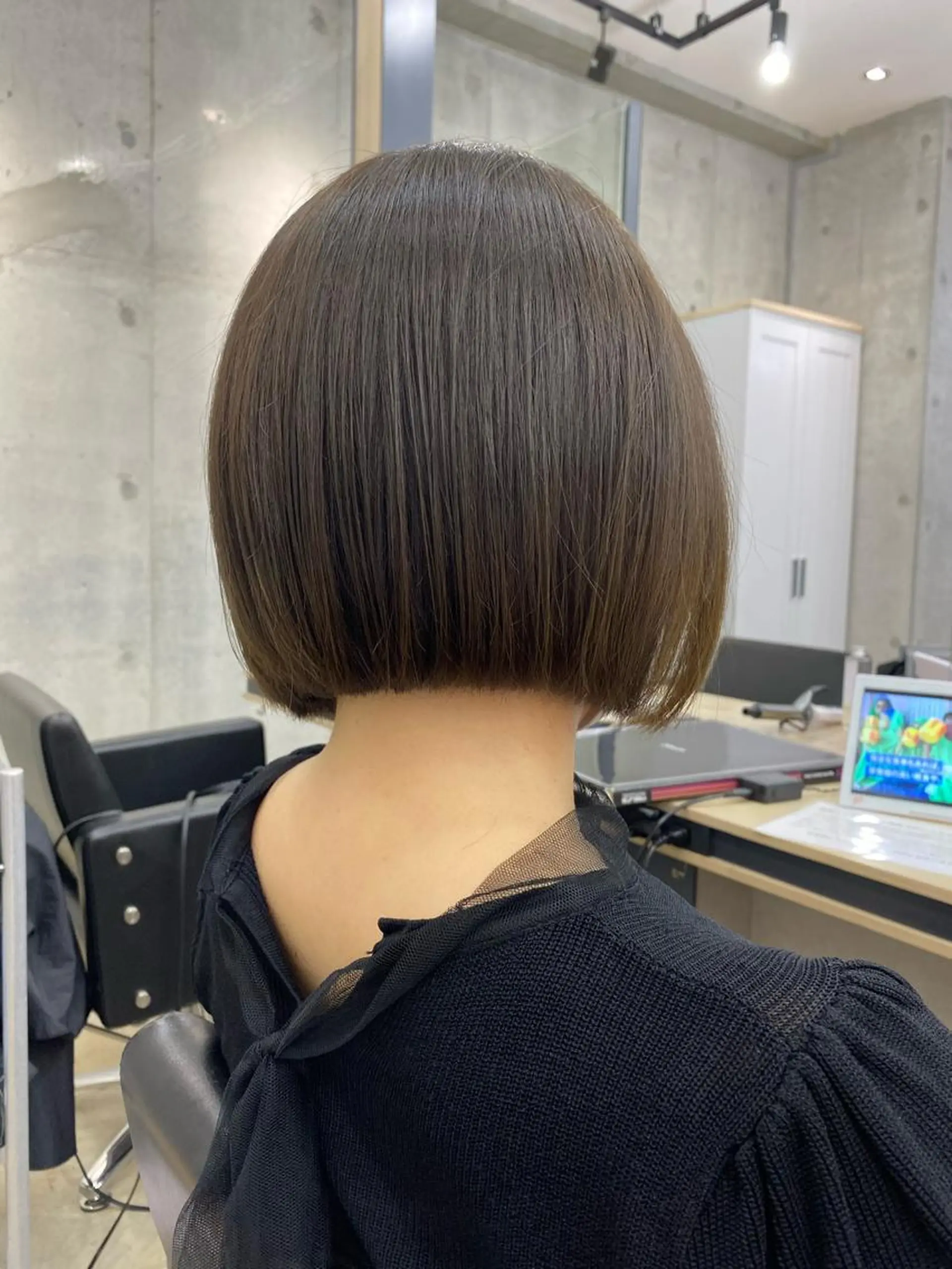 ショート カラー オリーブ/アッシュ やわらか透明感カラーのヘアスタイル