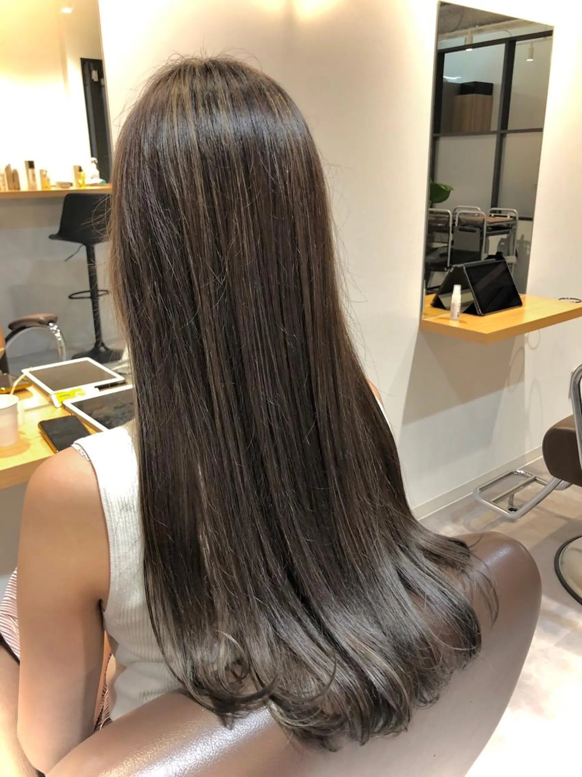 ロング カラー MIA スタイリストのヘアスタイル