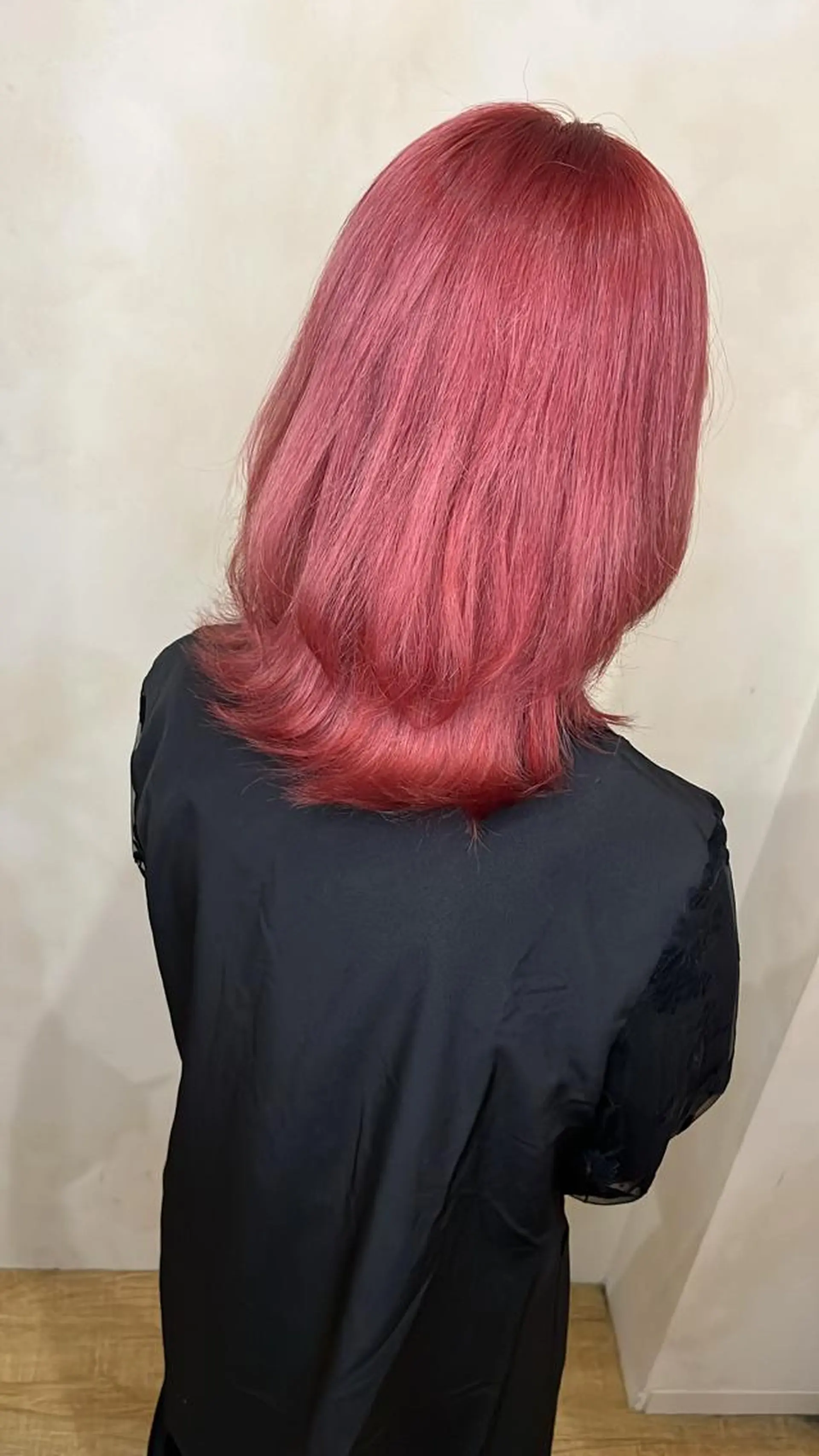 ミディアム カラー ハイトーンカラー レッドカラー 田村 優歩のヘアスタイル