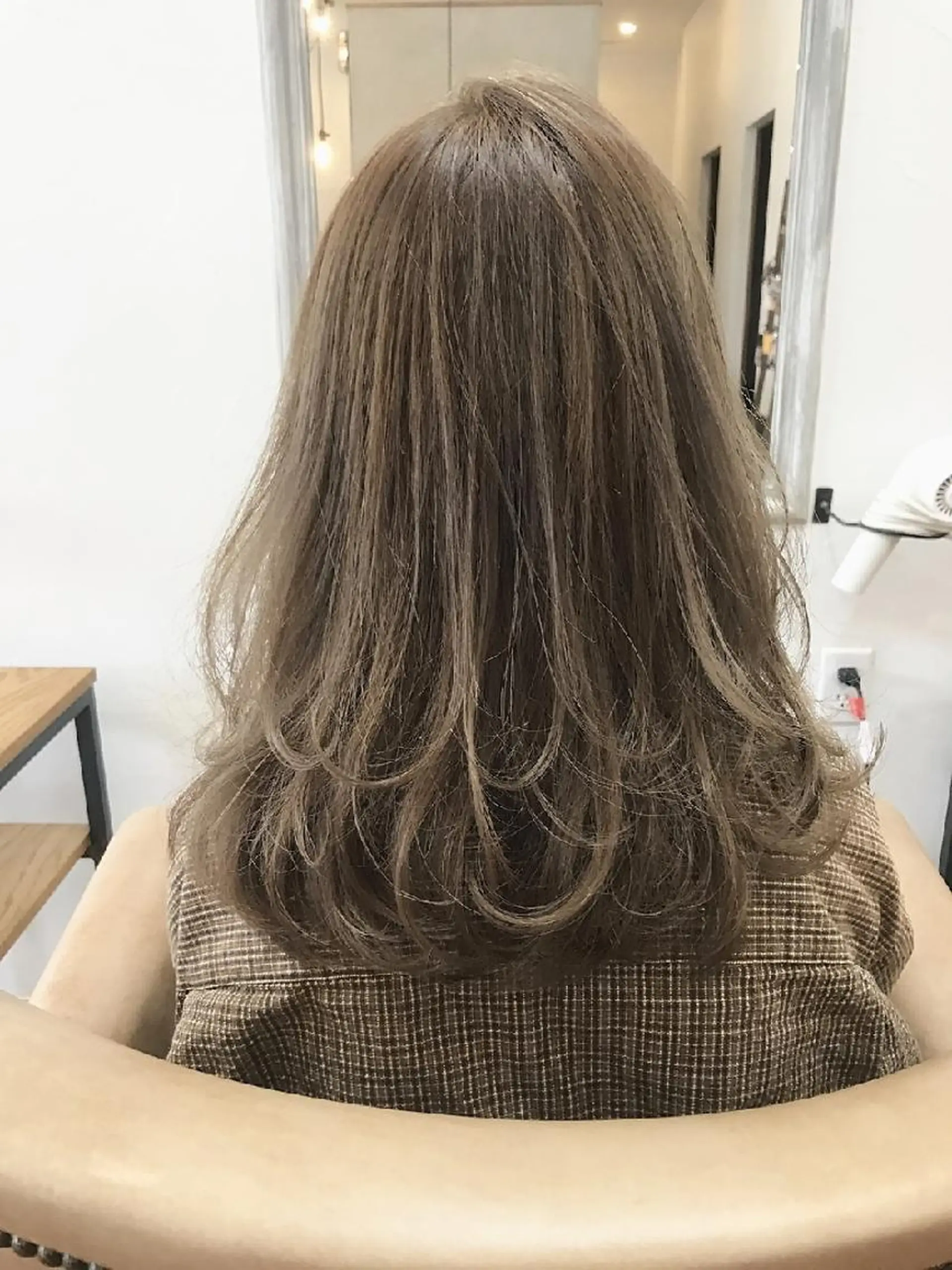 ロング カラー カット ヘアカラー Nina by Babyloneのヘアスタイル