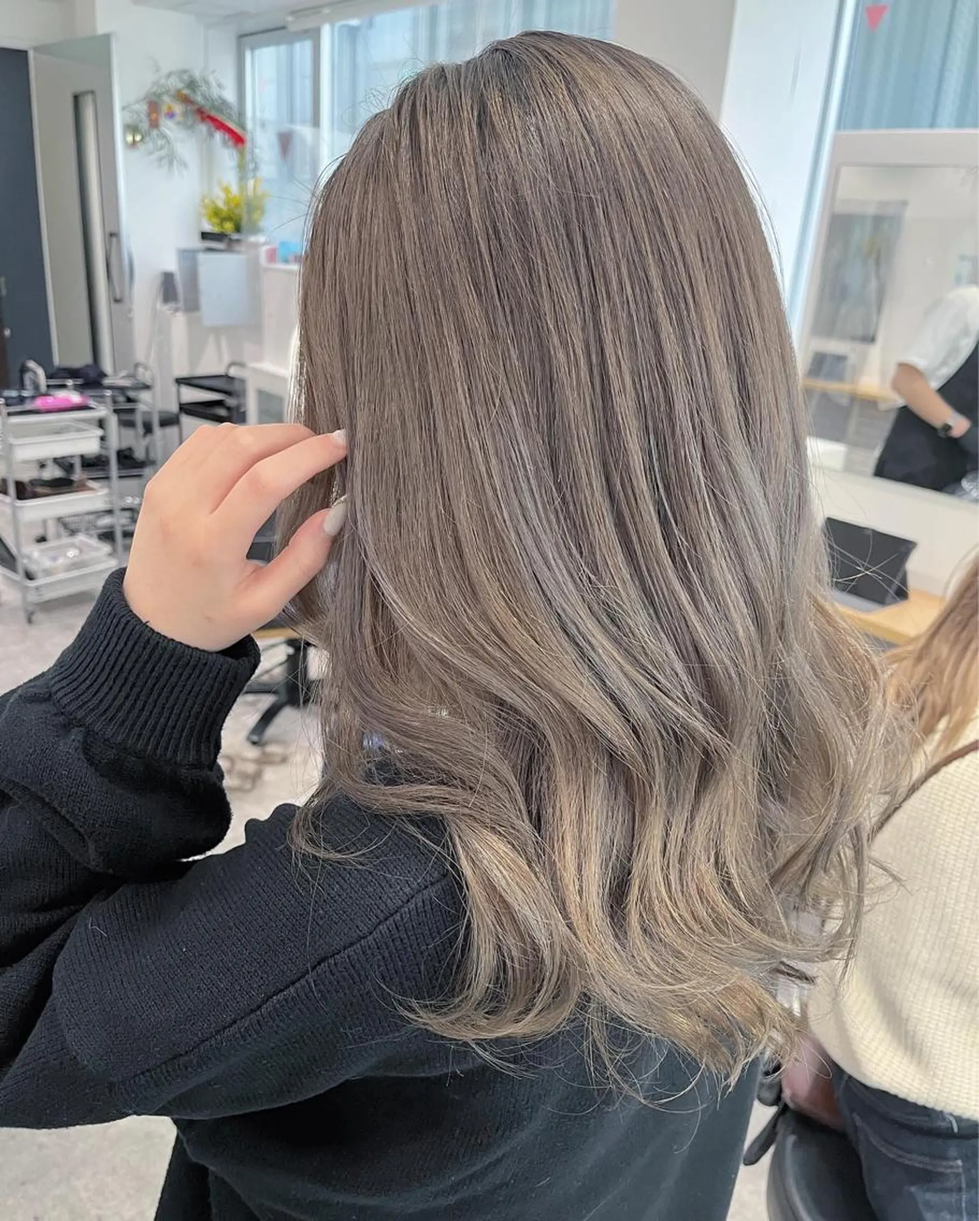 セミロング カラー グレージュ JIL BLAN 京都所属・RU RIのヘアスタイル