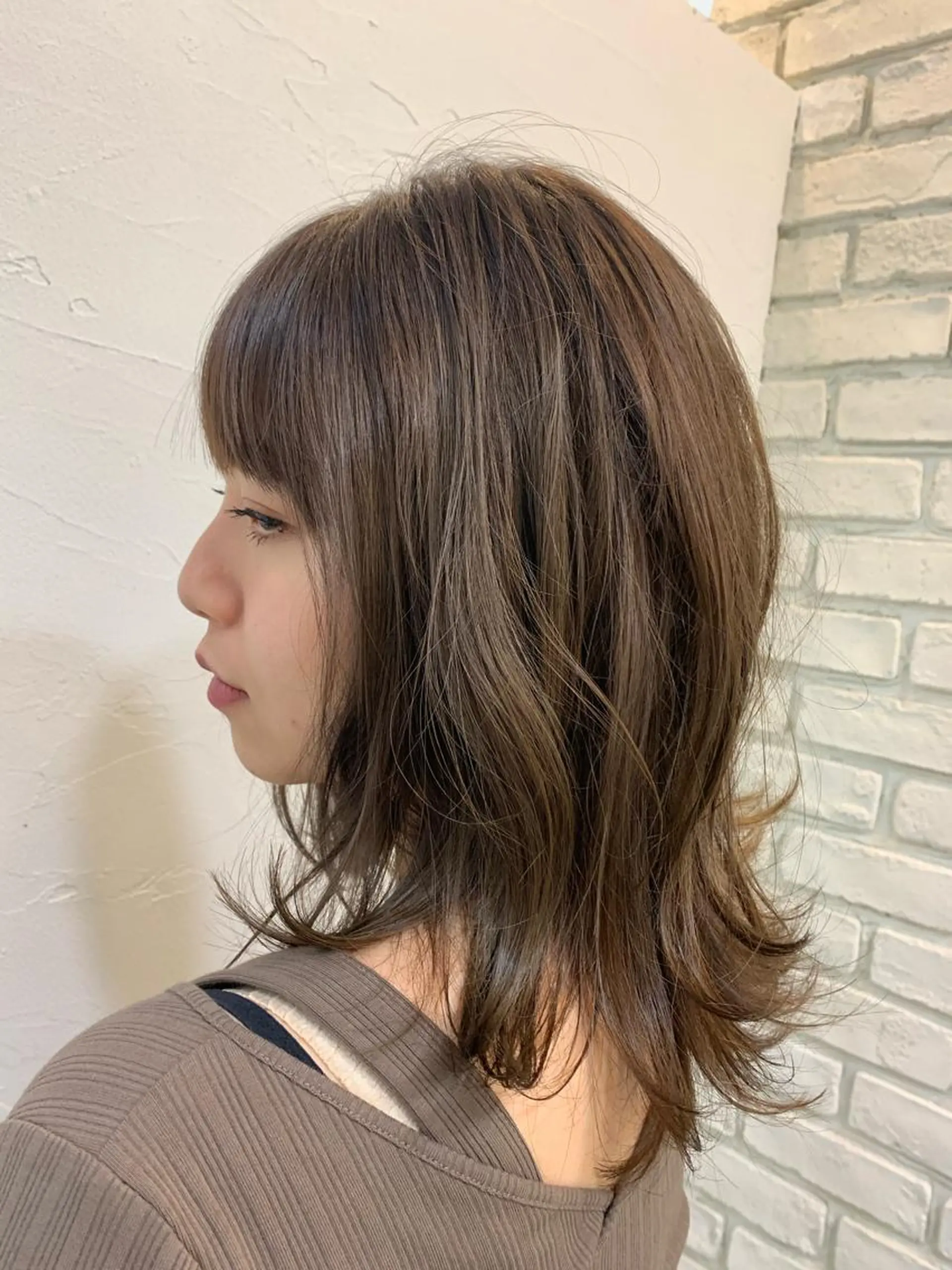 ミディアム CHIC 岩下真衣のヘアスタイル